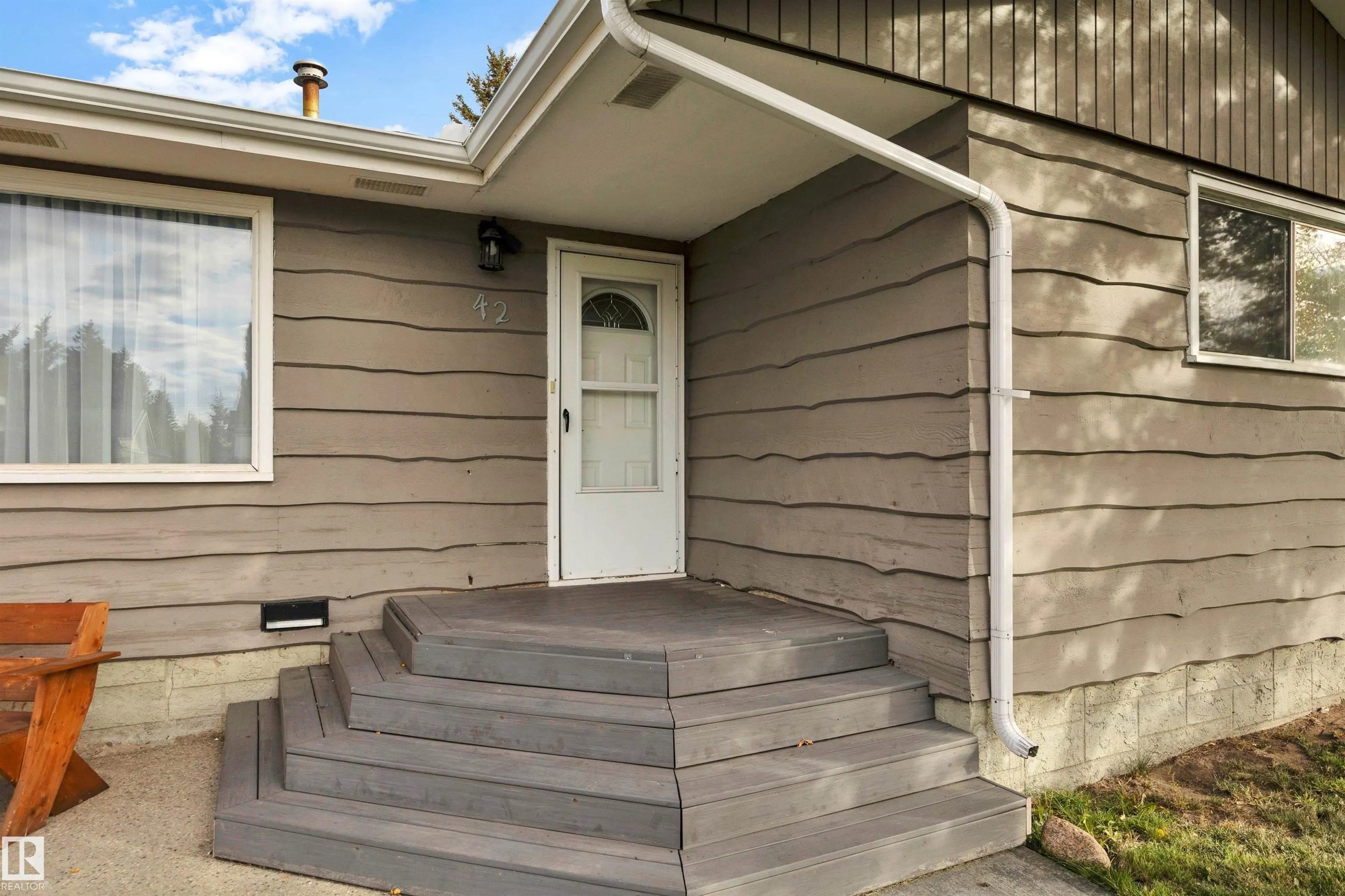 42 CAMELOT Avenue