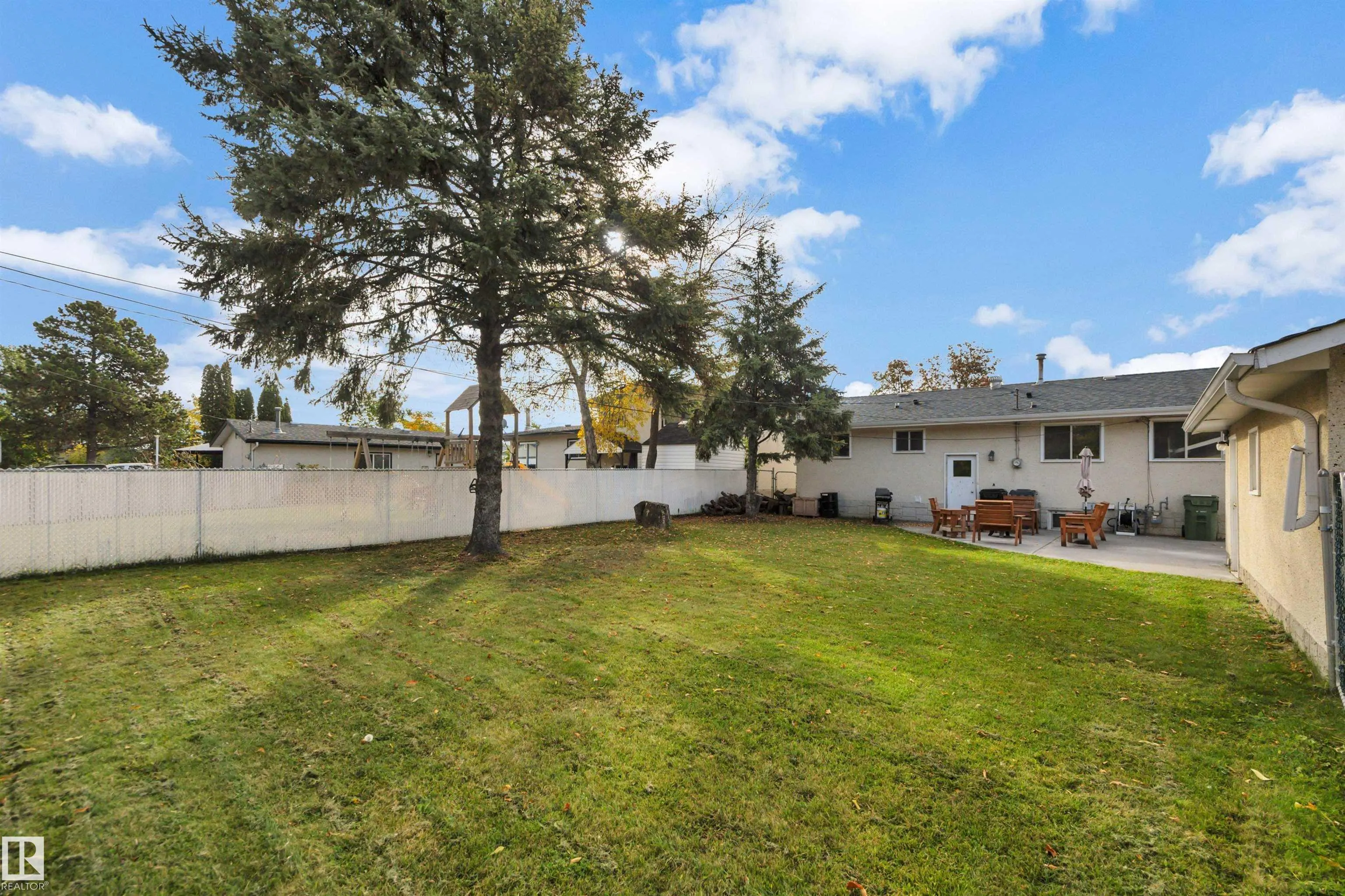 42 CAMELOT Avenue