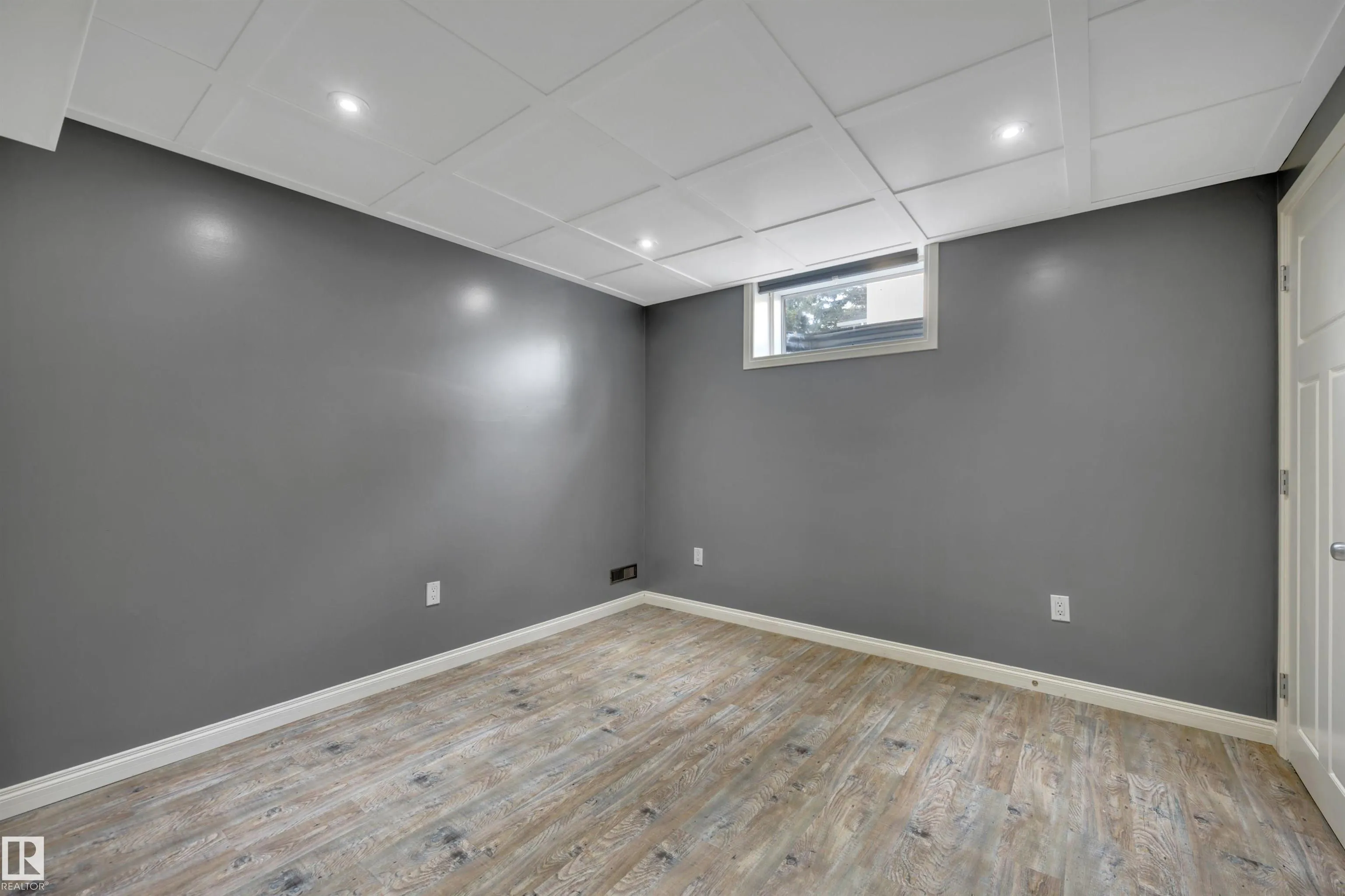 42 CAMELOT Avenue