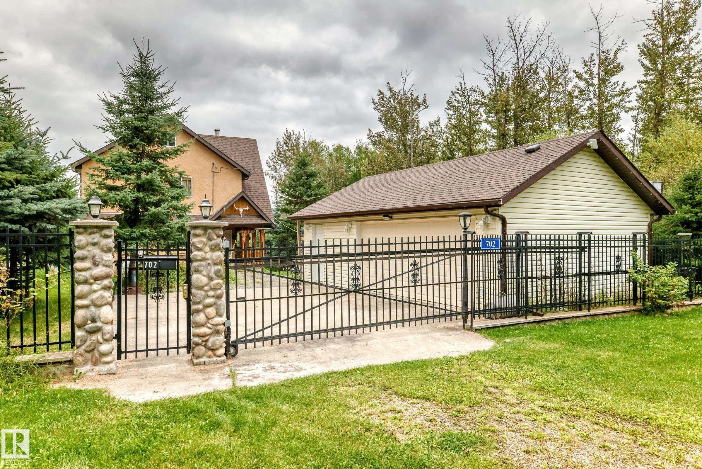 702 BLUE HERON Drive