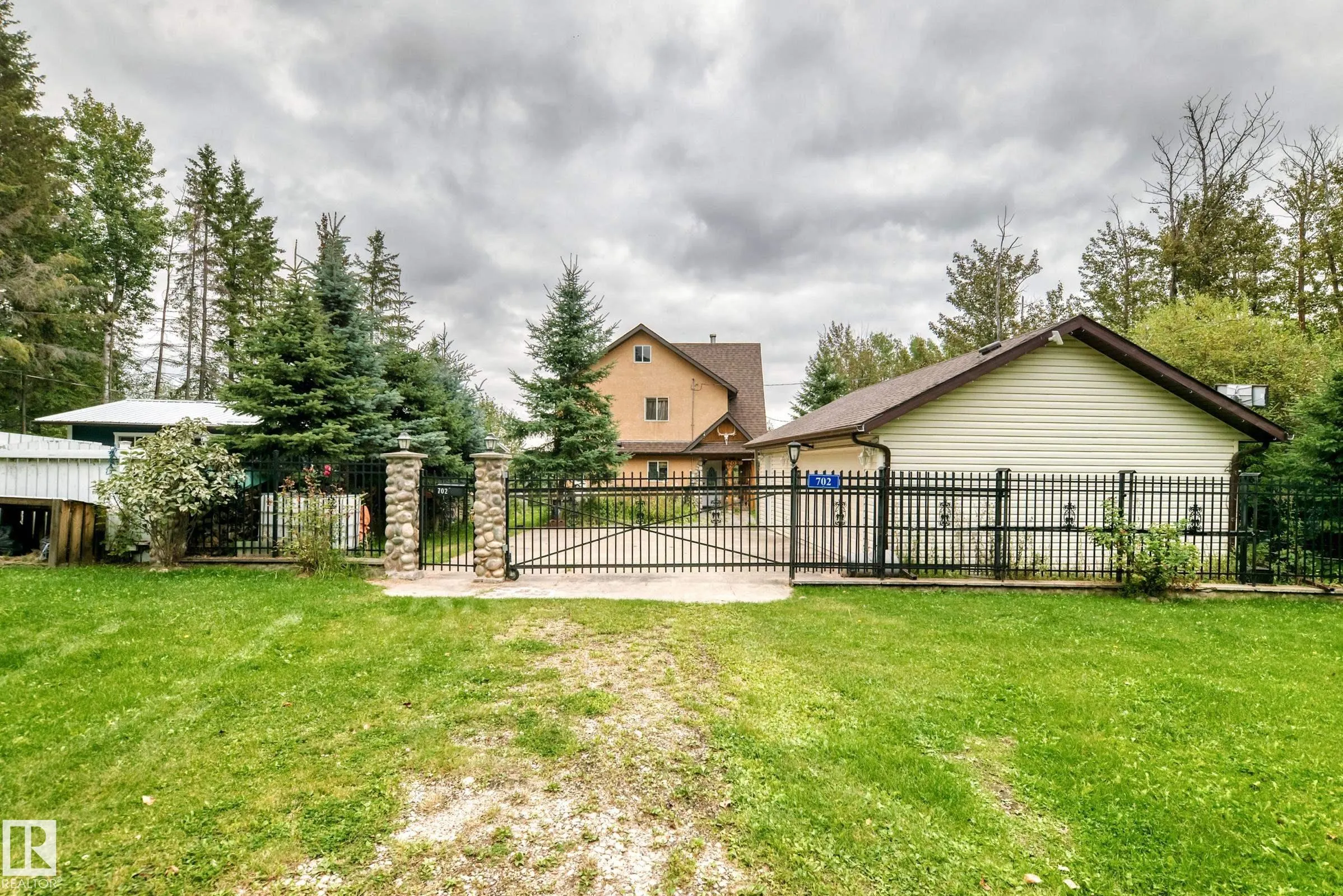702 BLUE HERON Drive