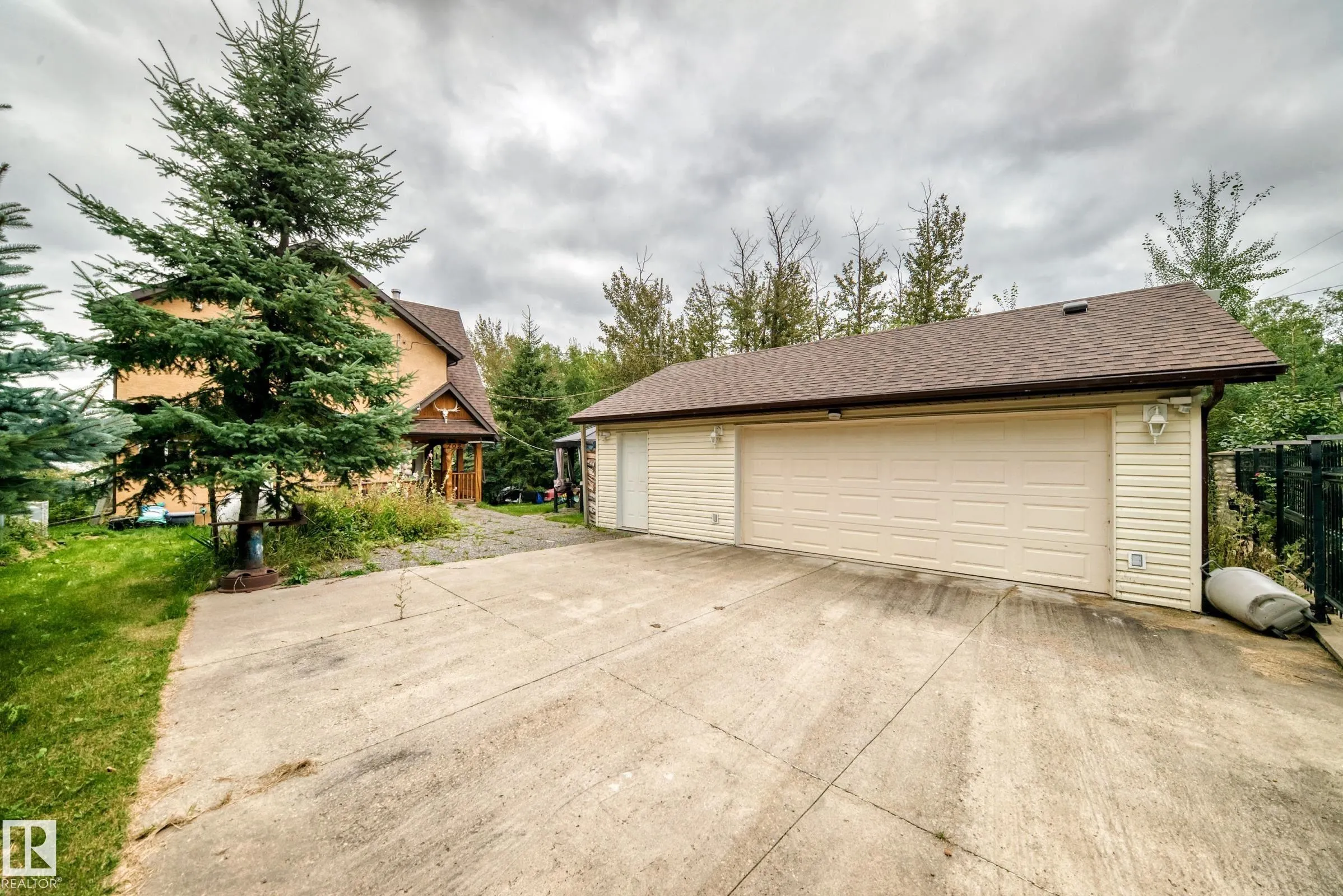 702 BLUE HERON Drive