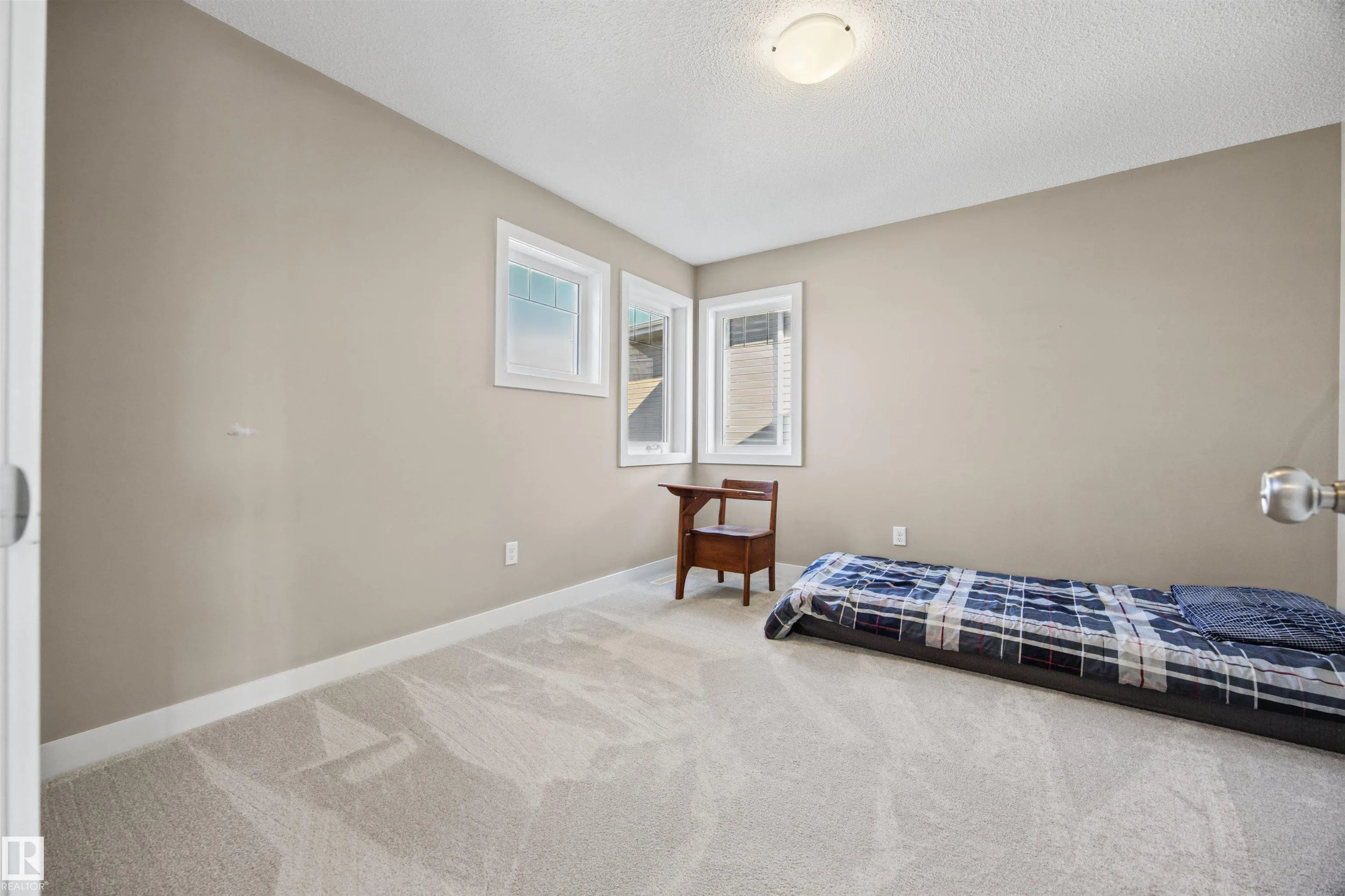 4 MEADOWBROOK Way
