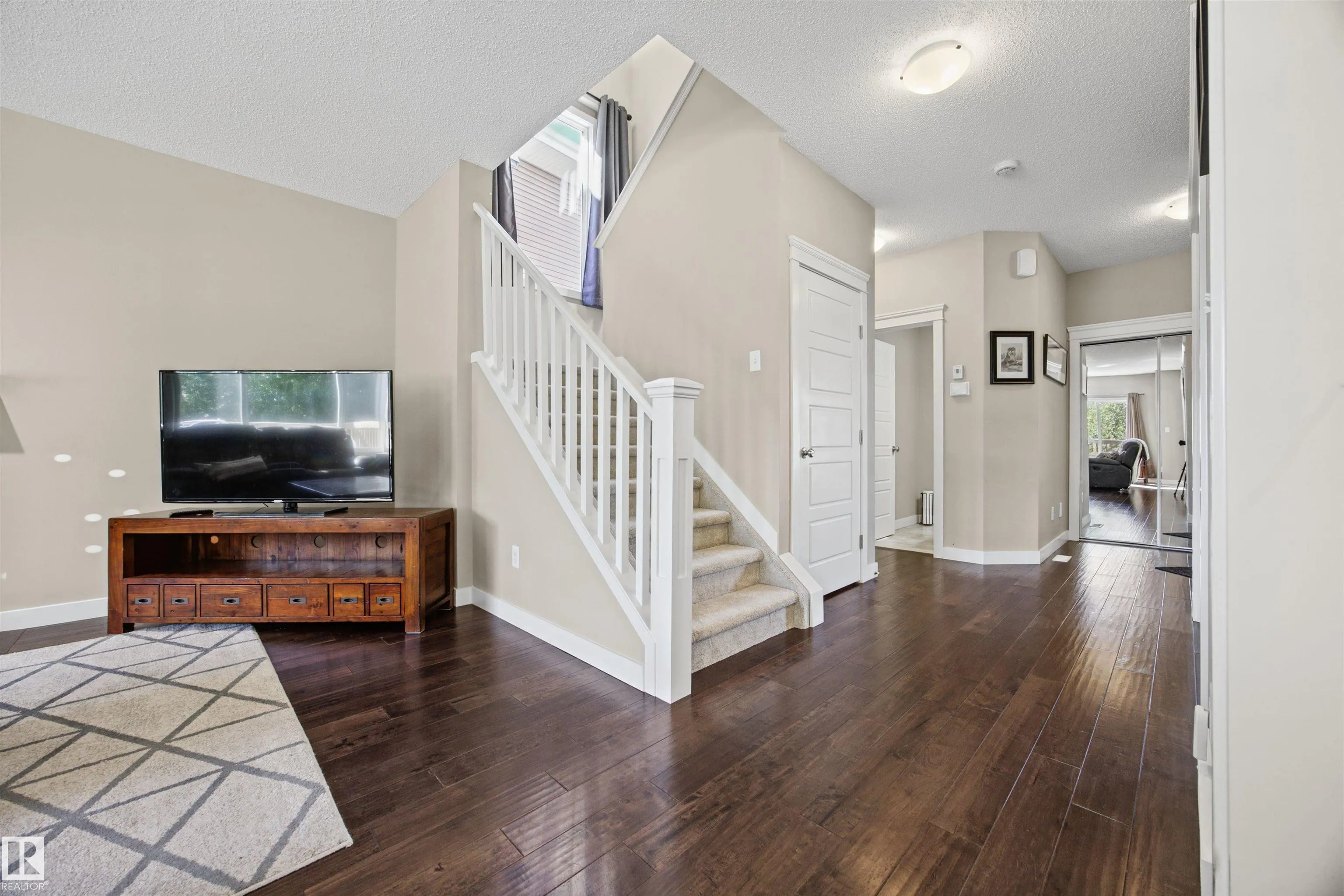 4 MEADOWBROOK Way
