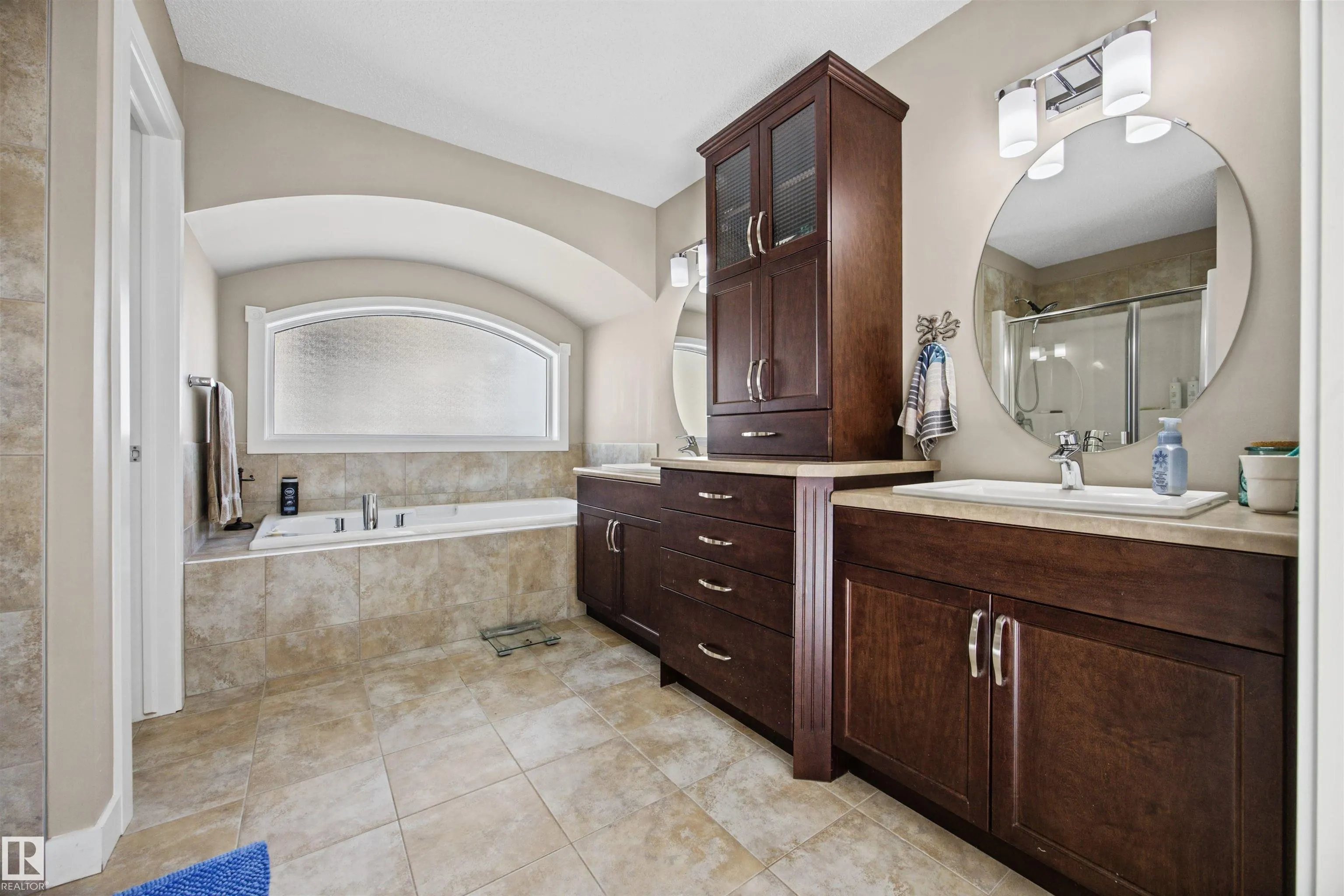 4 MEADOWBROOK Way