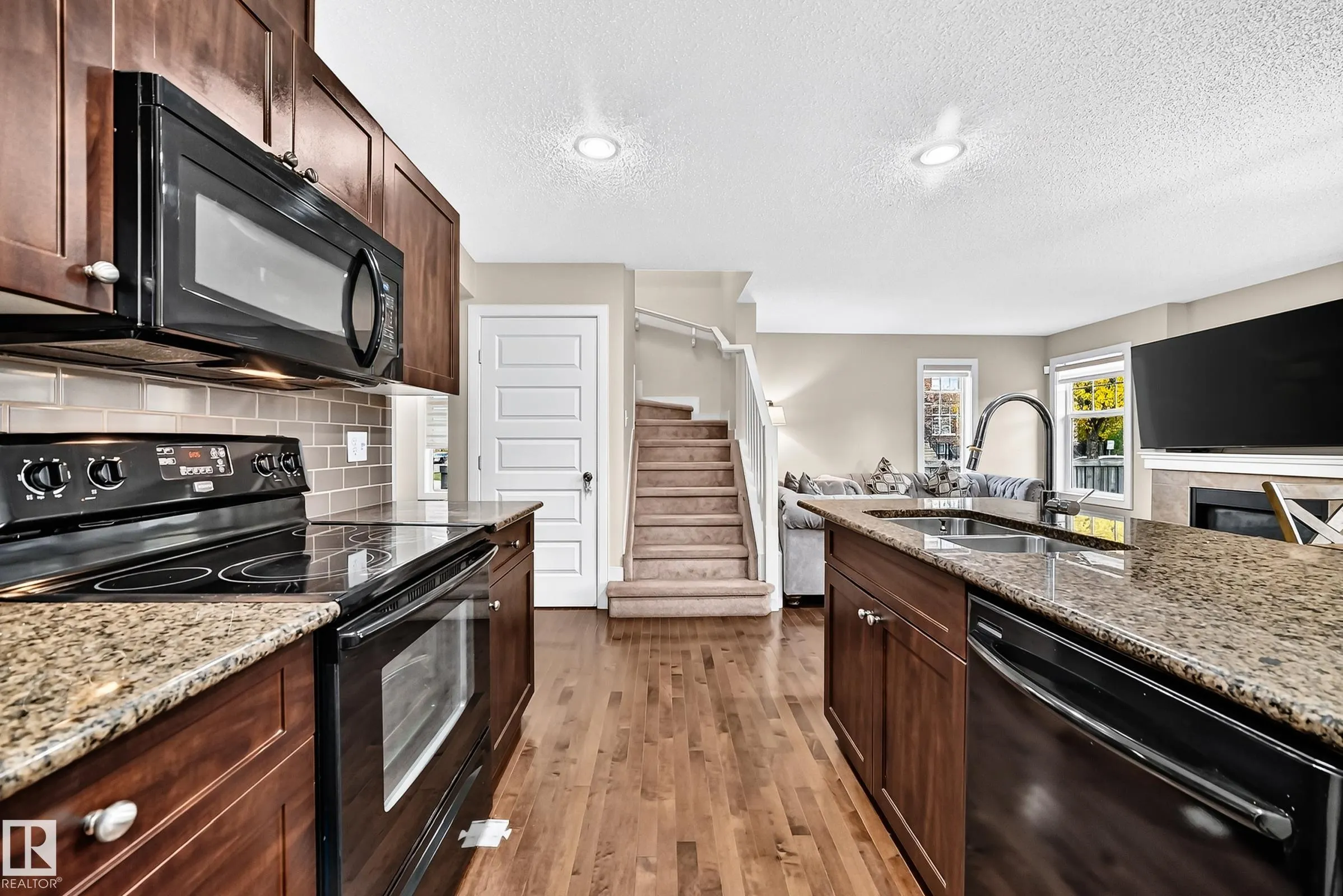 1673 CUNNINGHAM Way