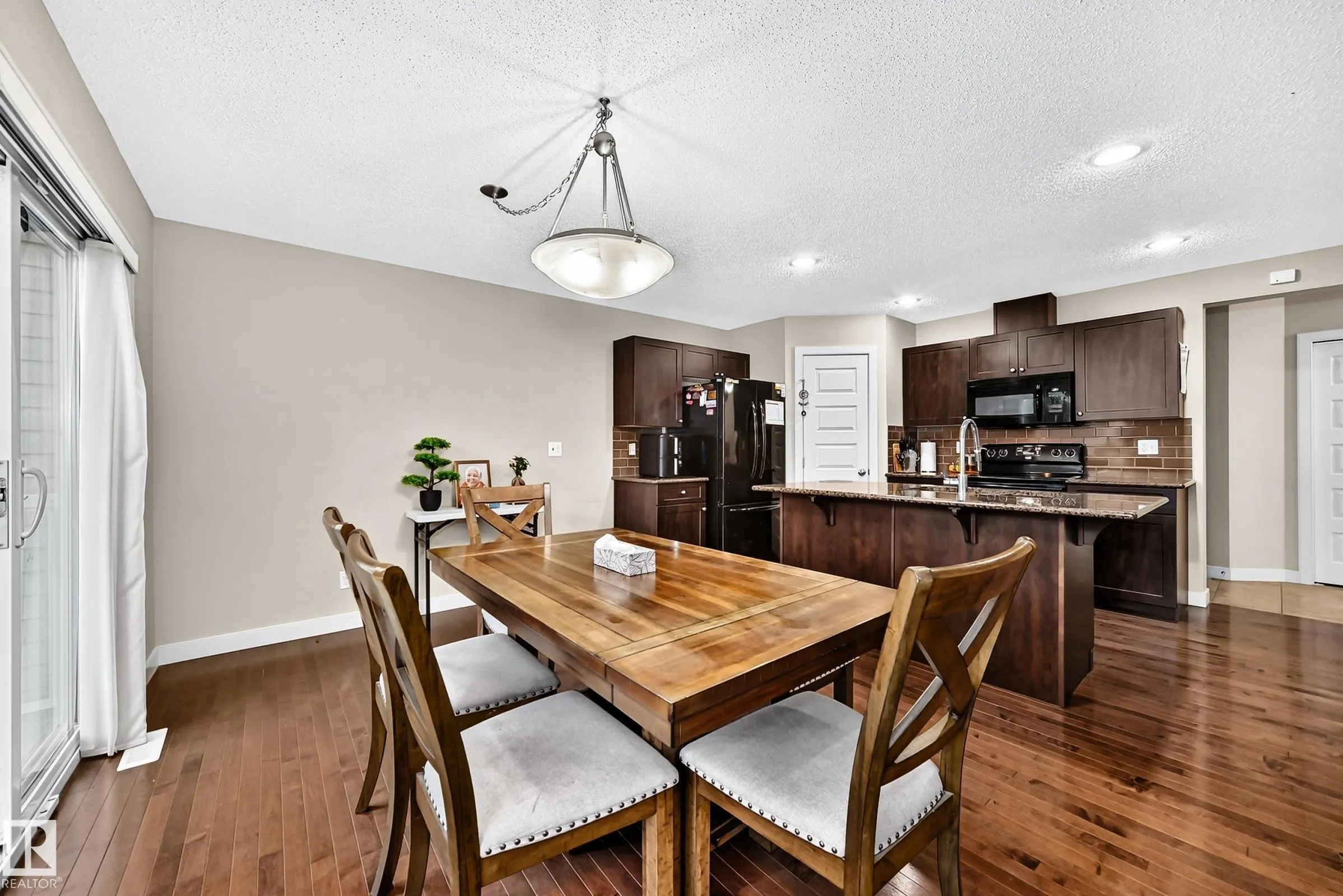 1673 CUNNINGHAM Way