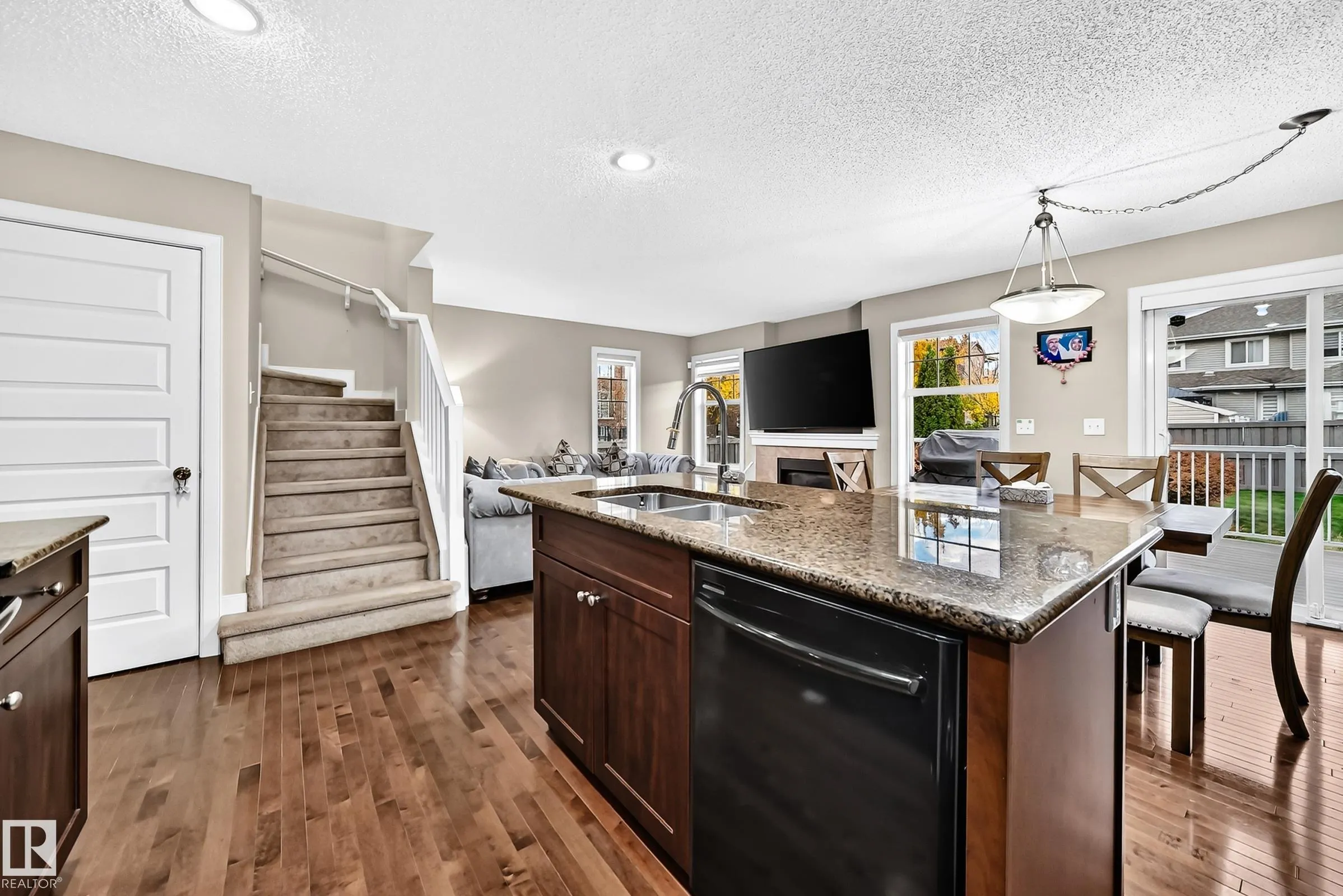 1673 CUNNINGHAM Way