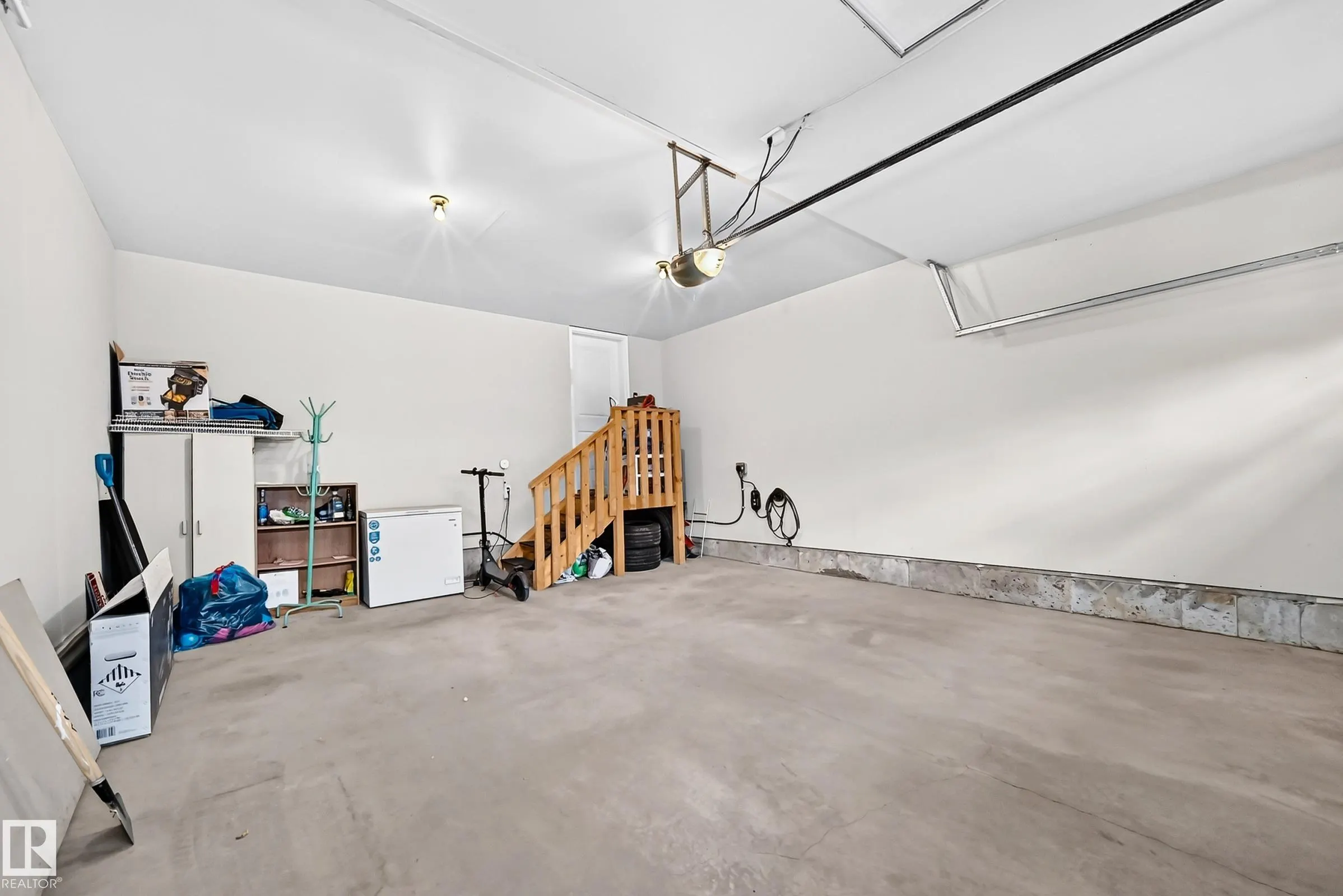 1673 CUNNINGHAM Way