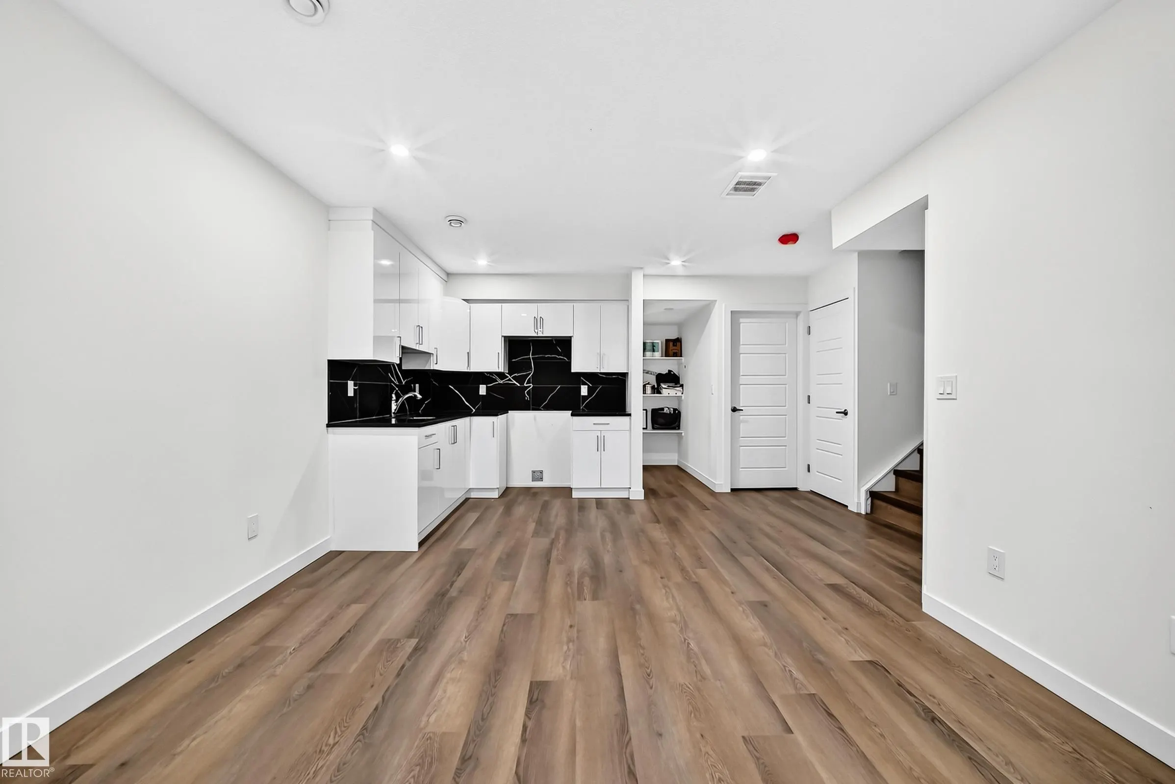1673 CUNNINGHAM Way