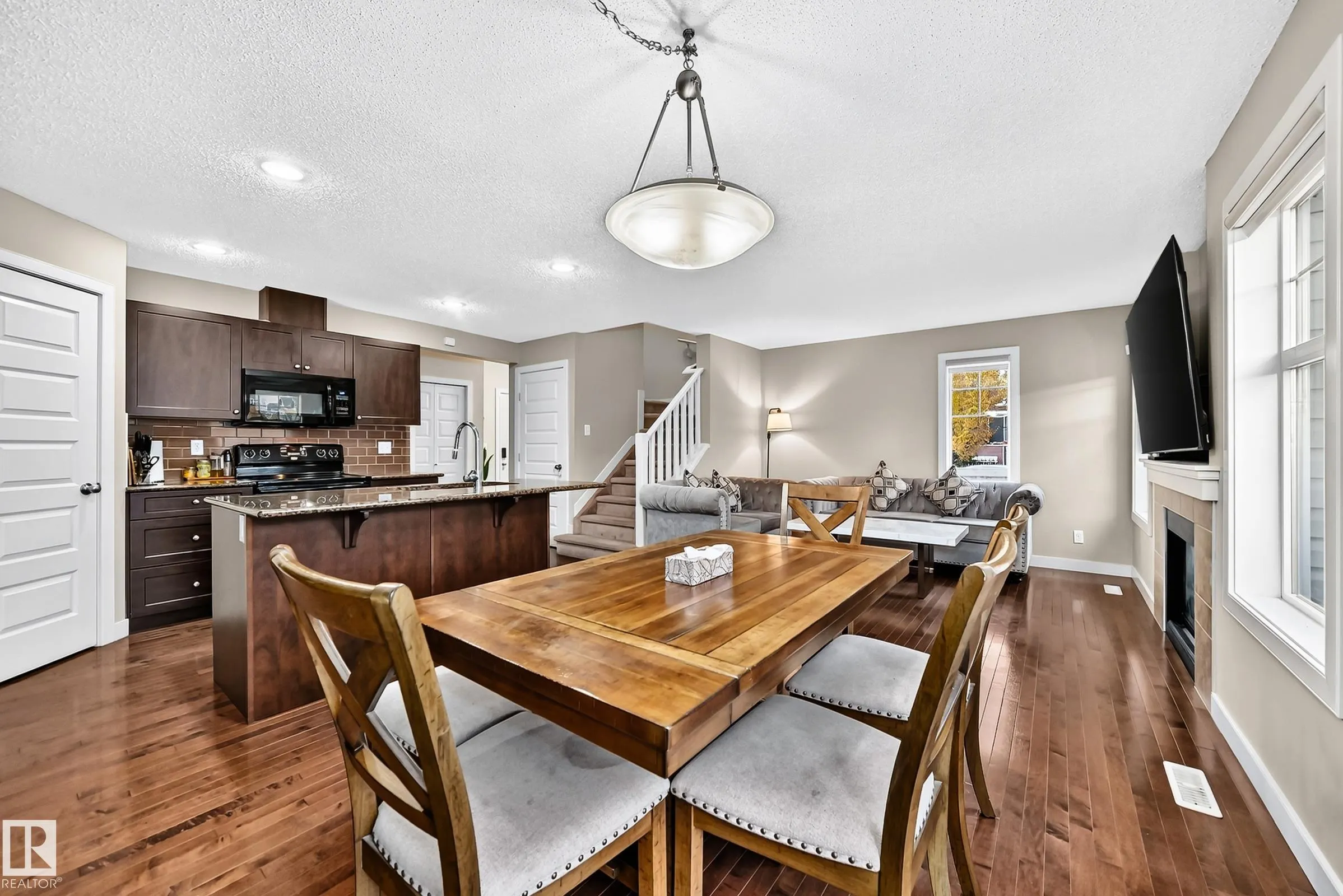 1673 CUNNINGHAM Way