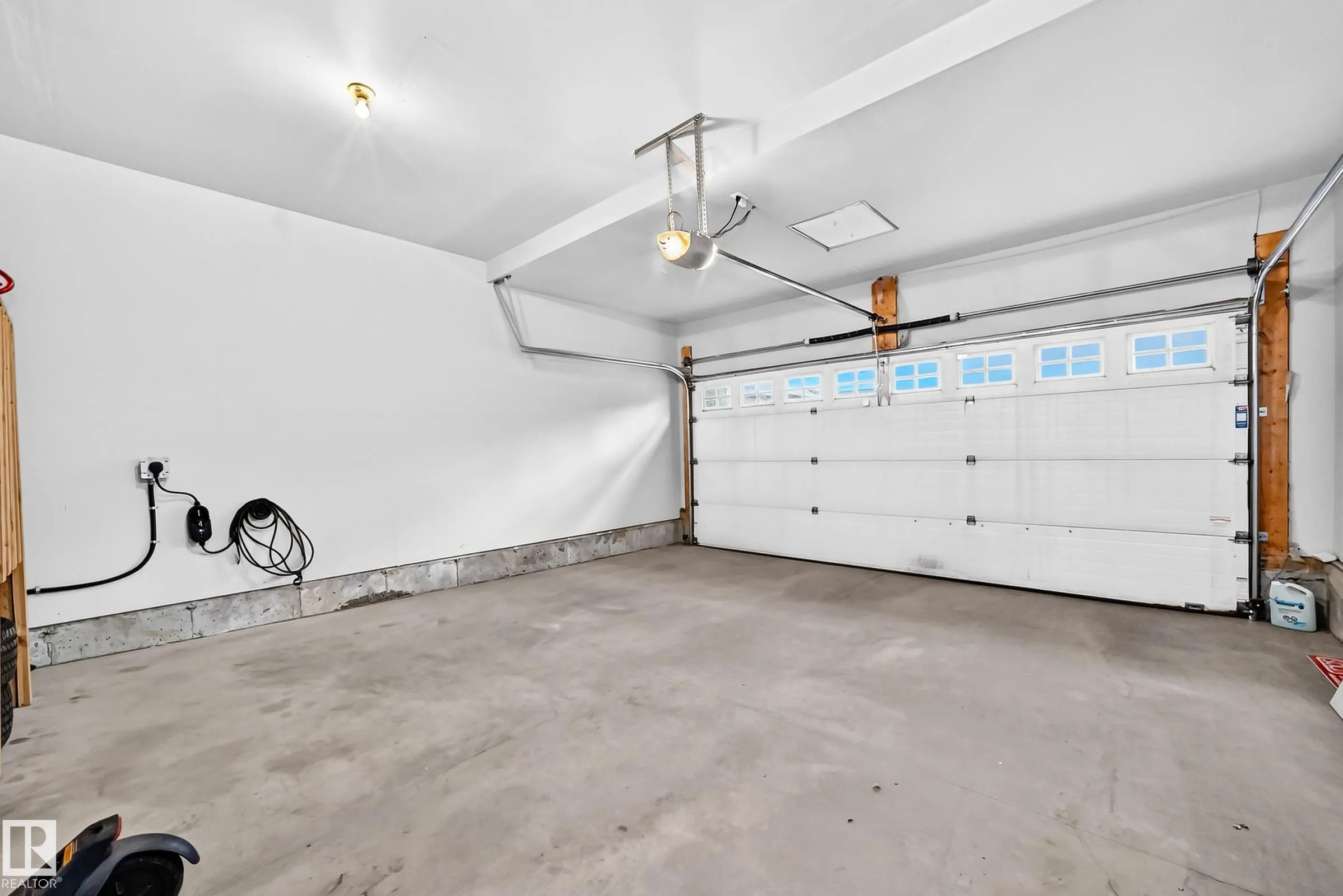 1673 CUNNINGHAM Way