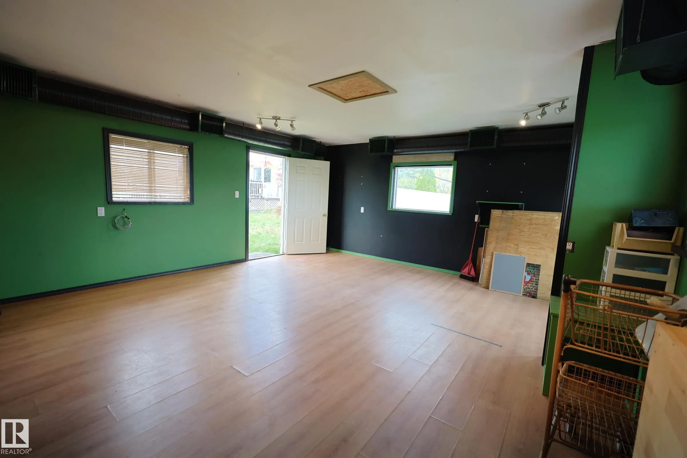 3327 STE. ANNE Trail