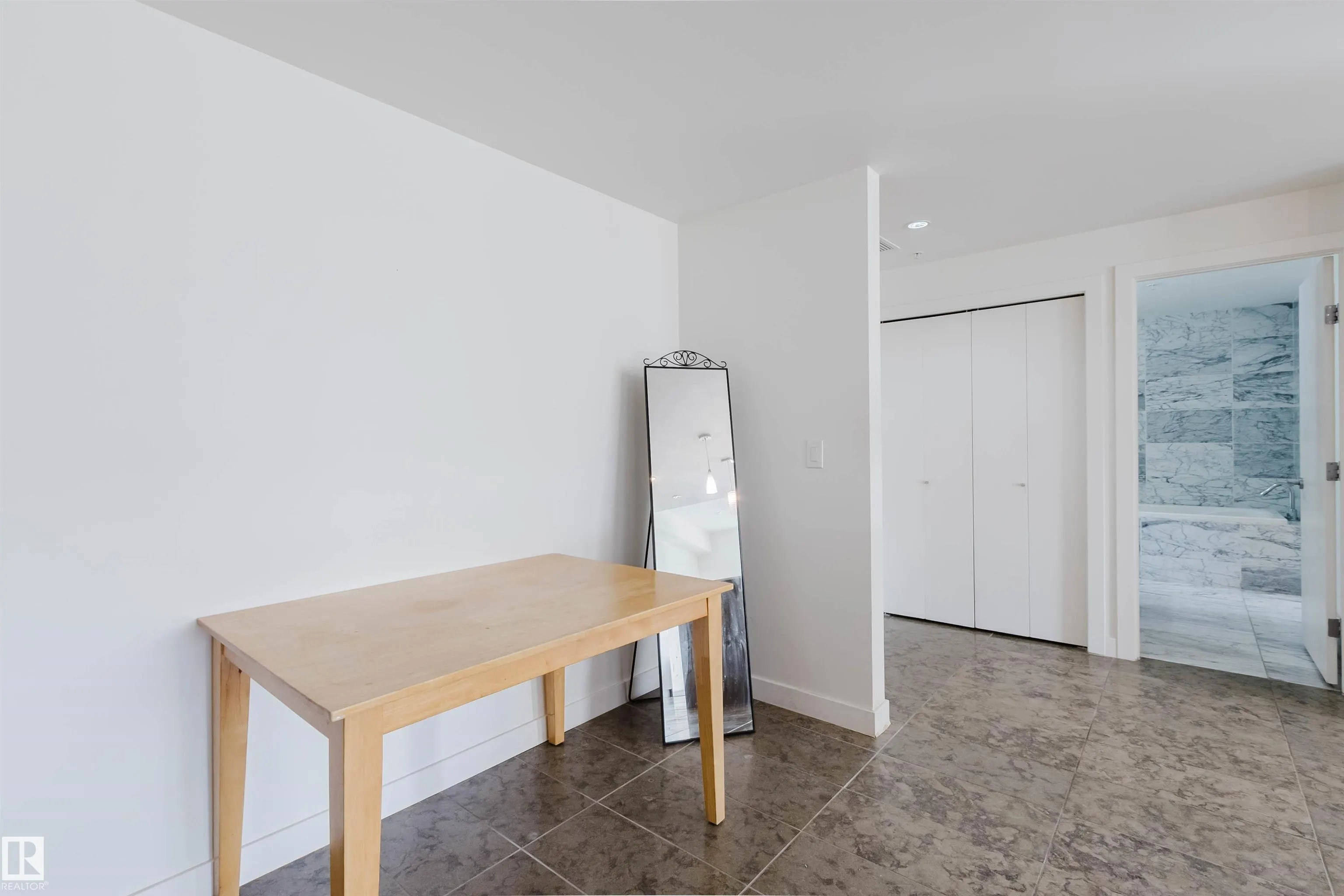 2504 109 Street
