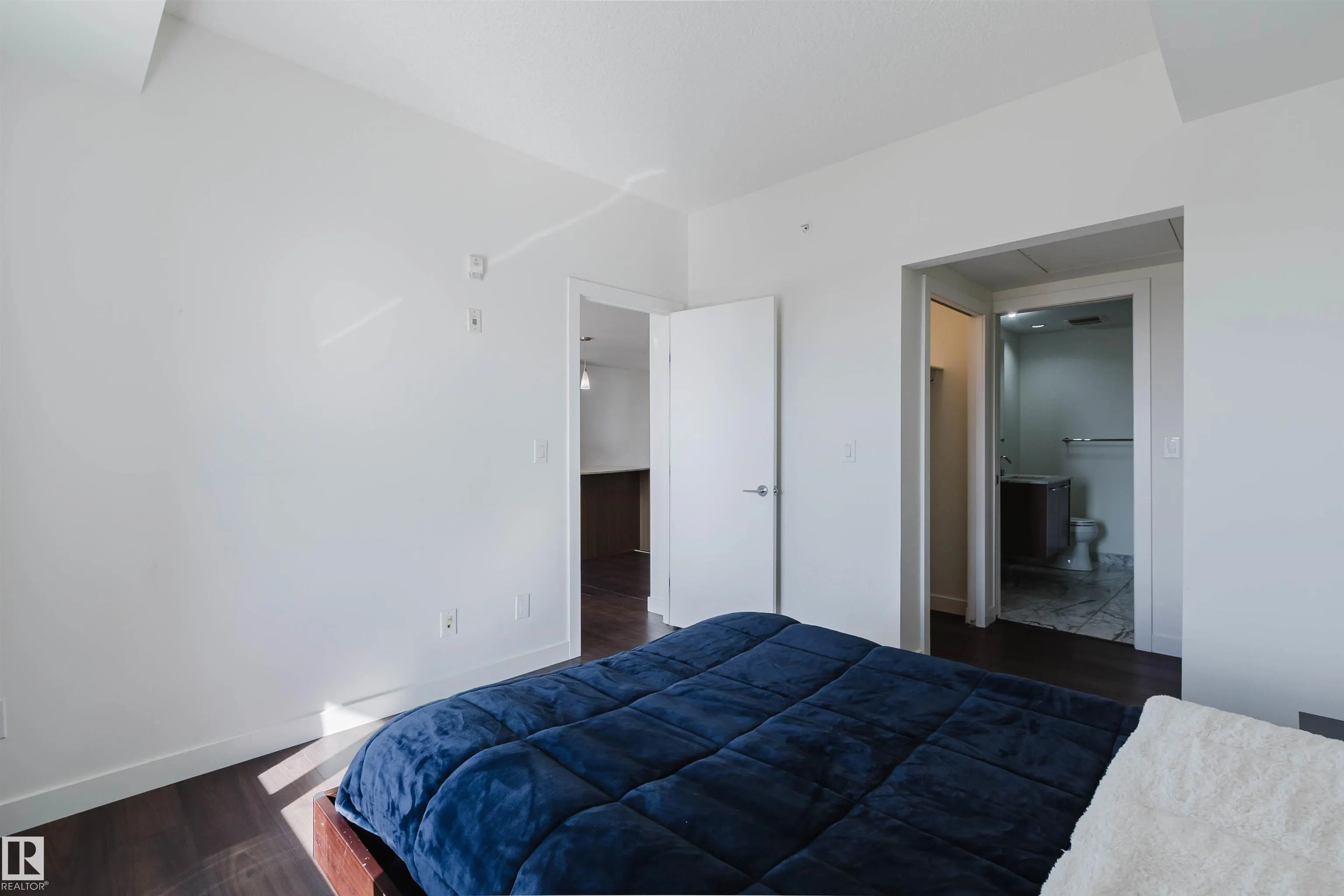 2504 109 Street