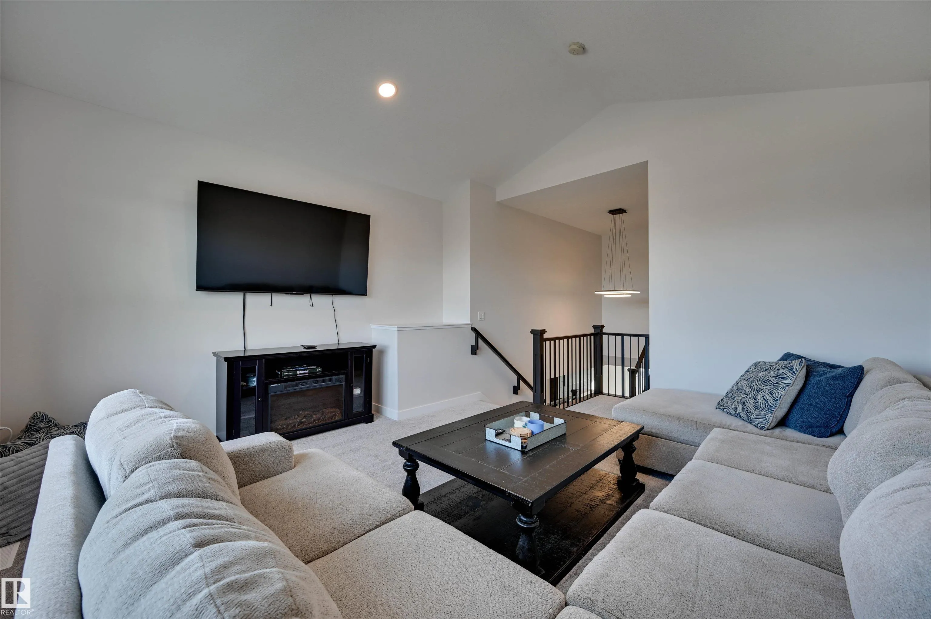 37 WILDROSE Court