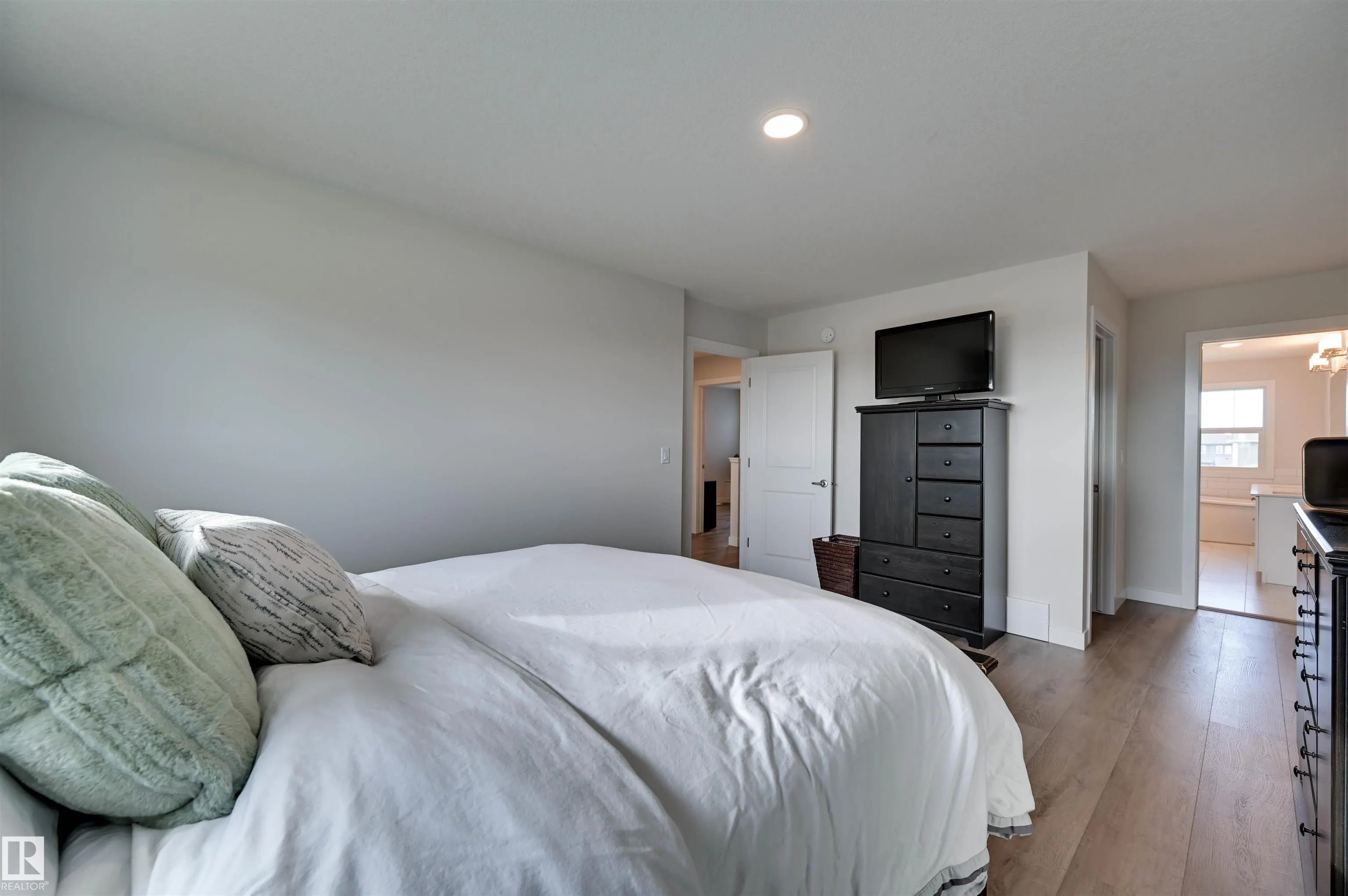 37 WILDROSE Court