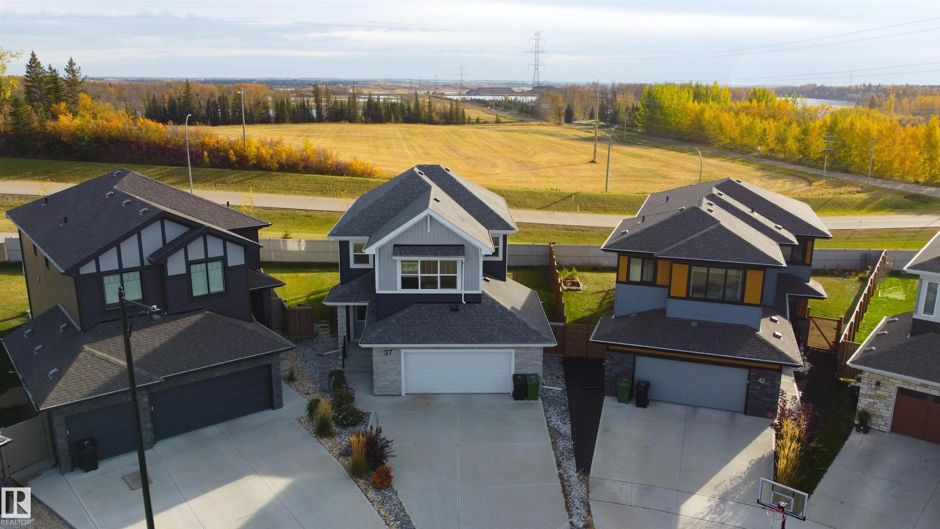 37 WILDROSE Court