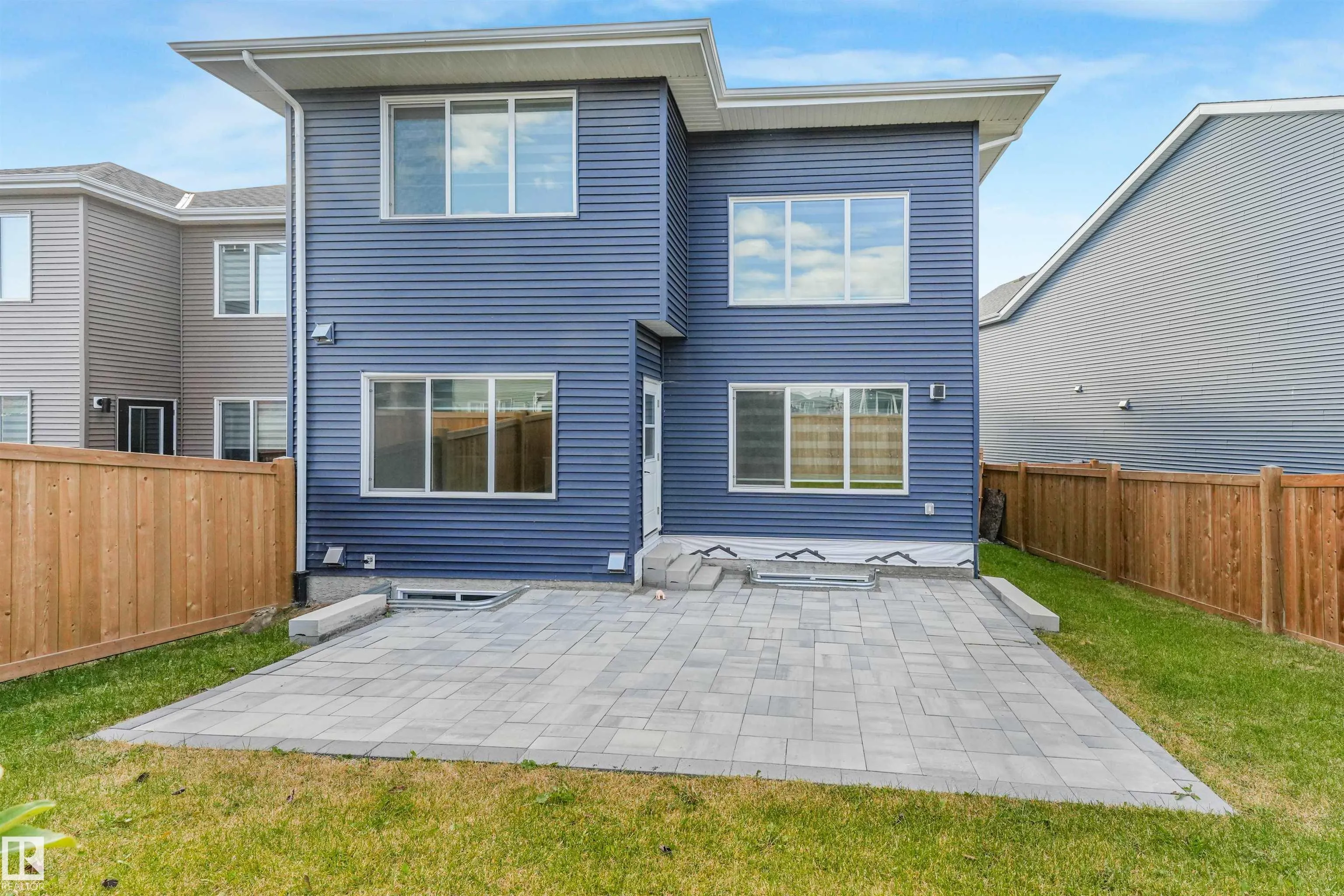 3207 160 Street
