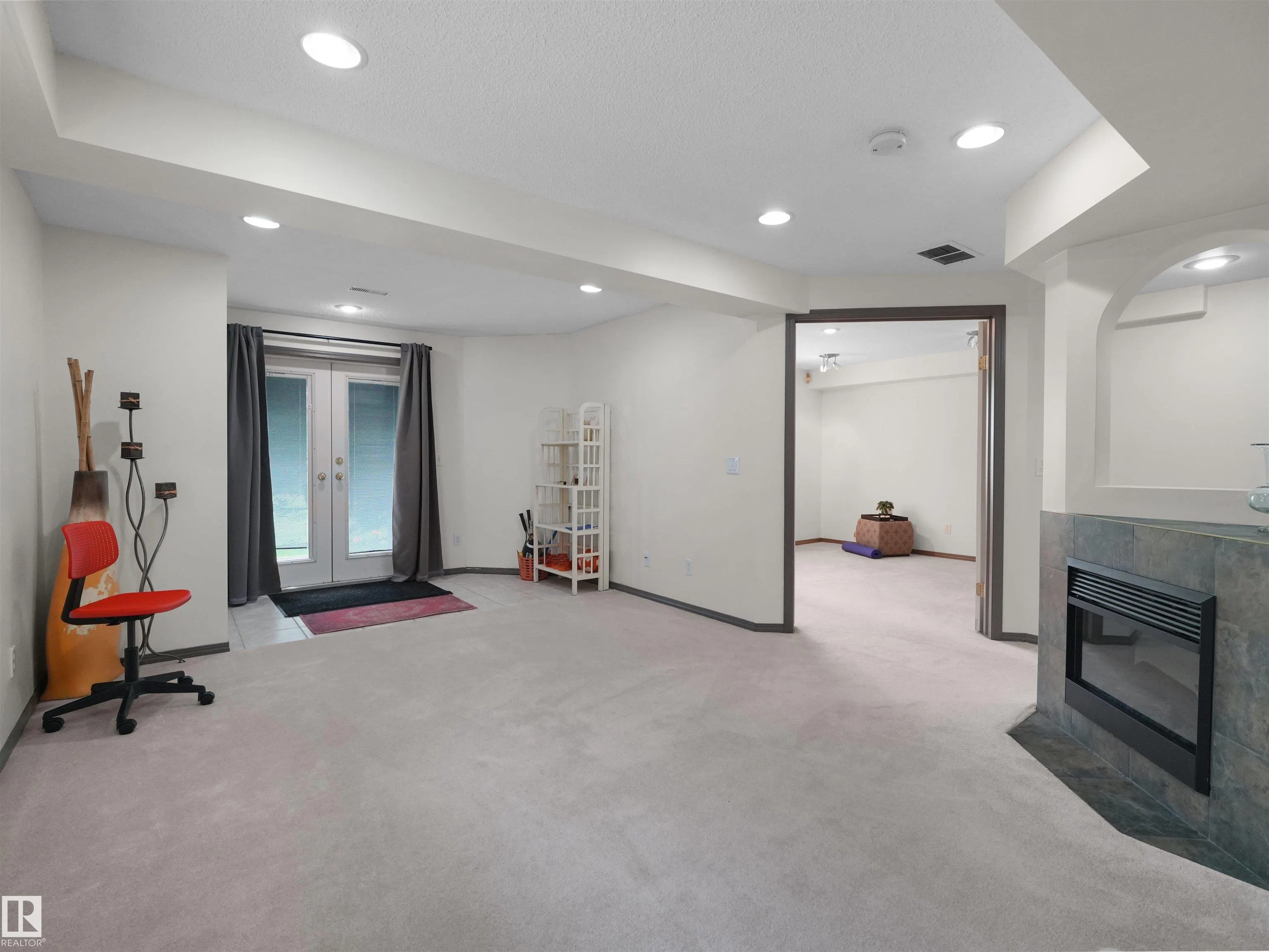 1025 GRAHAM Crest