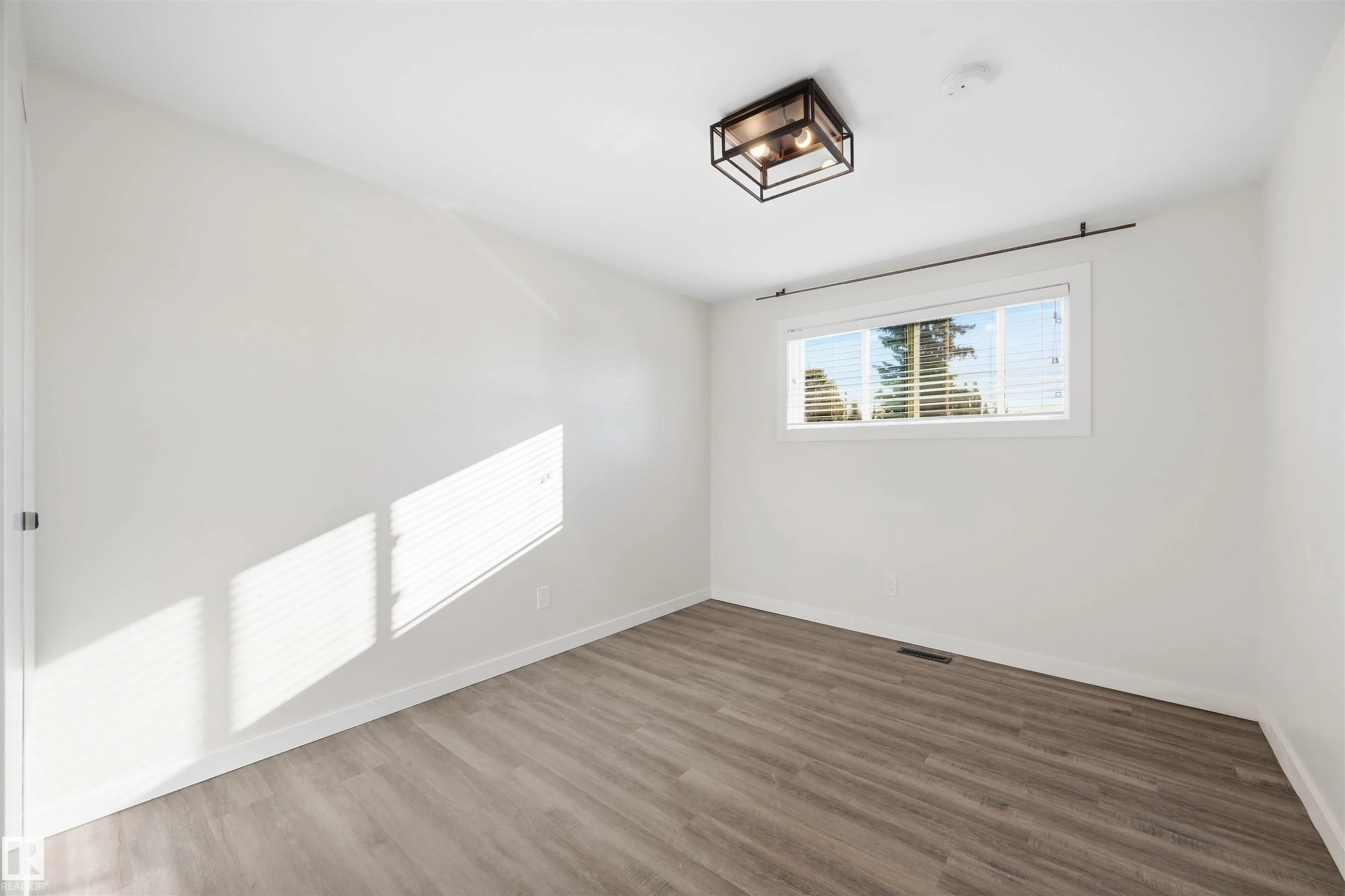 8914 162 Street