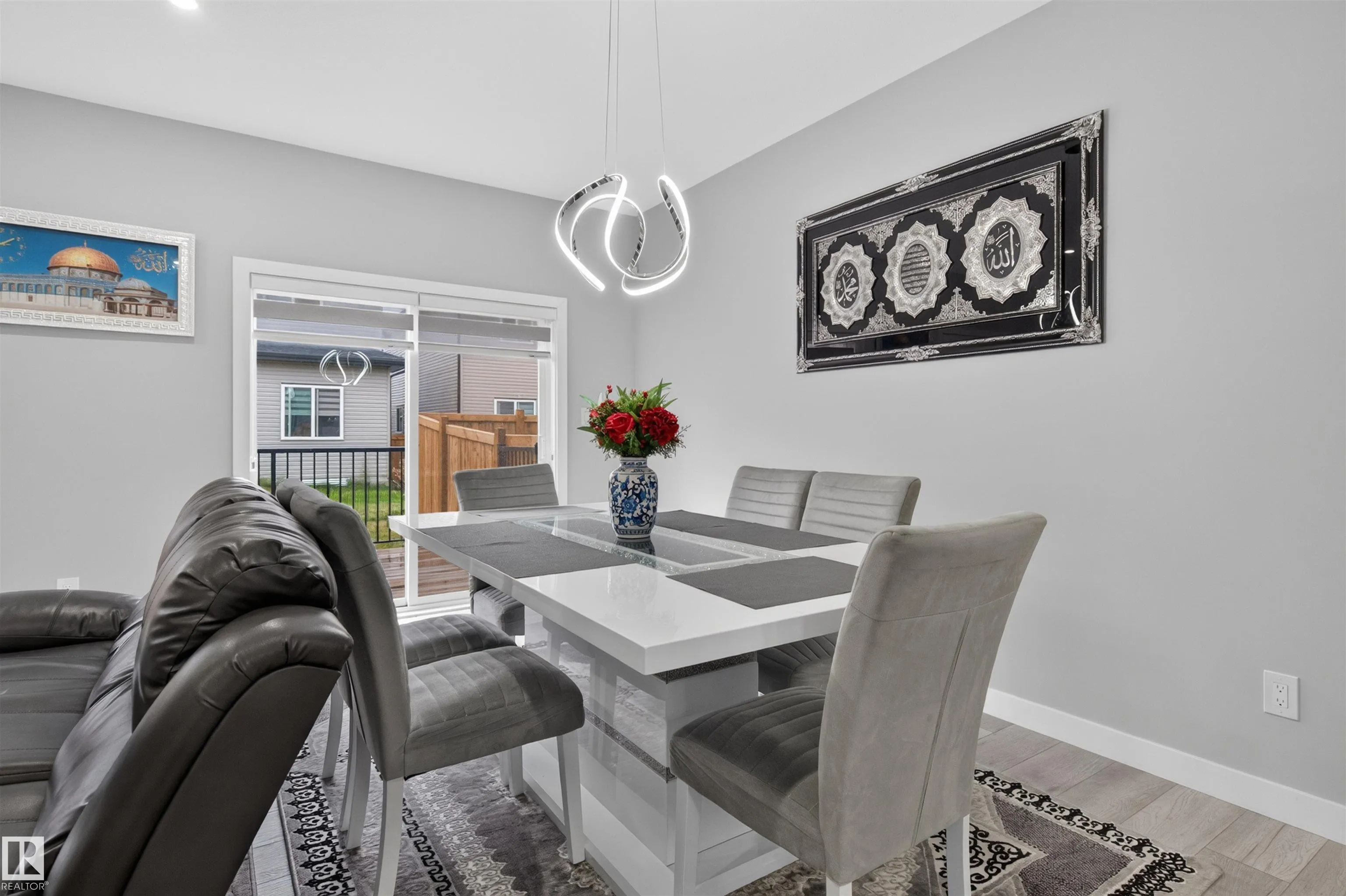 452 ROBERTS Crescent