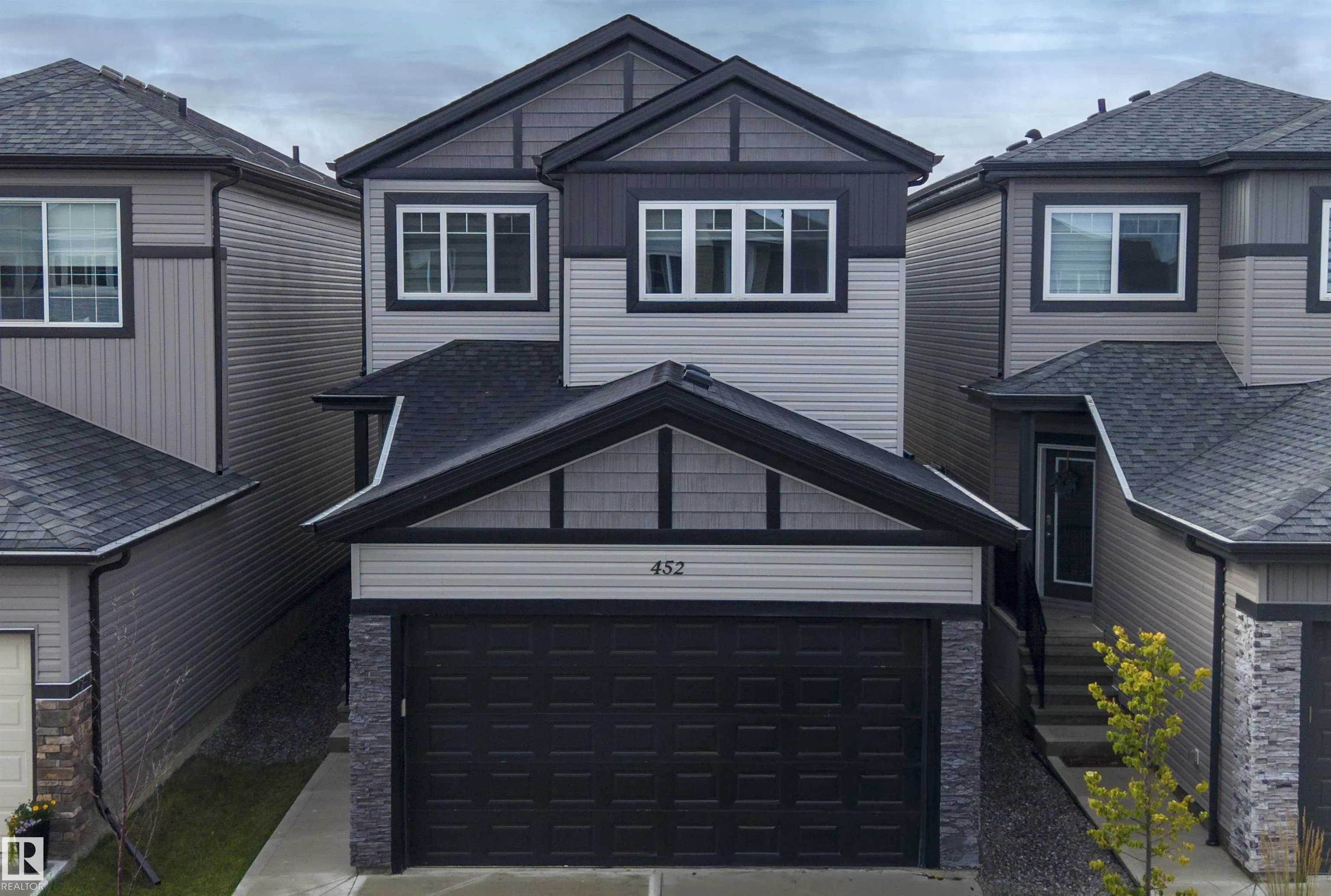 452 ROBERTS Crescent