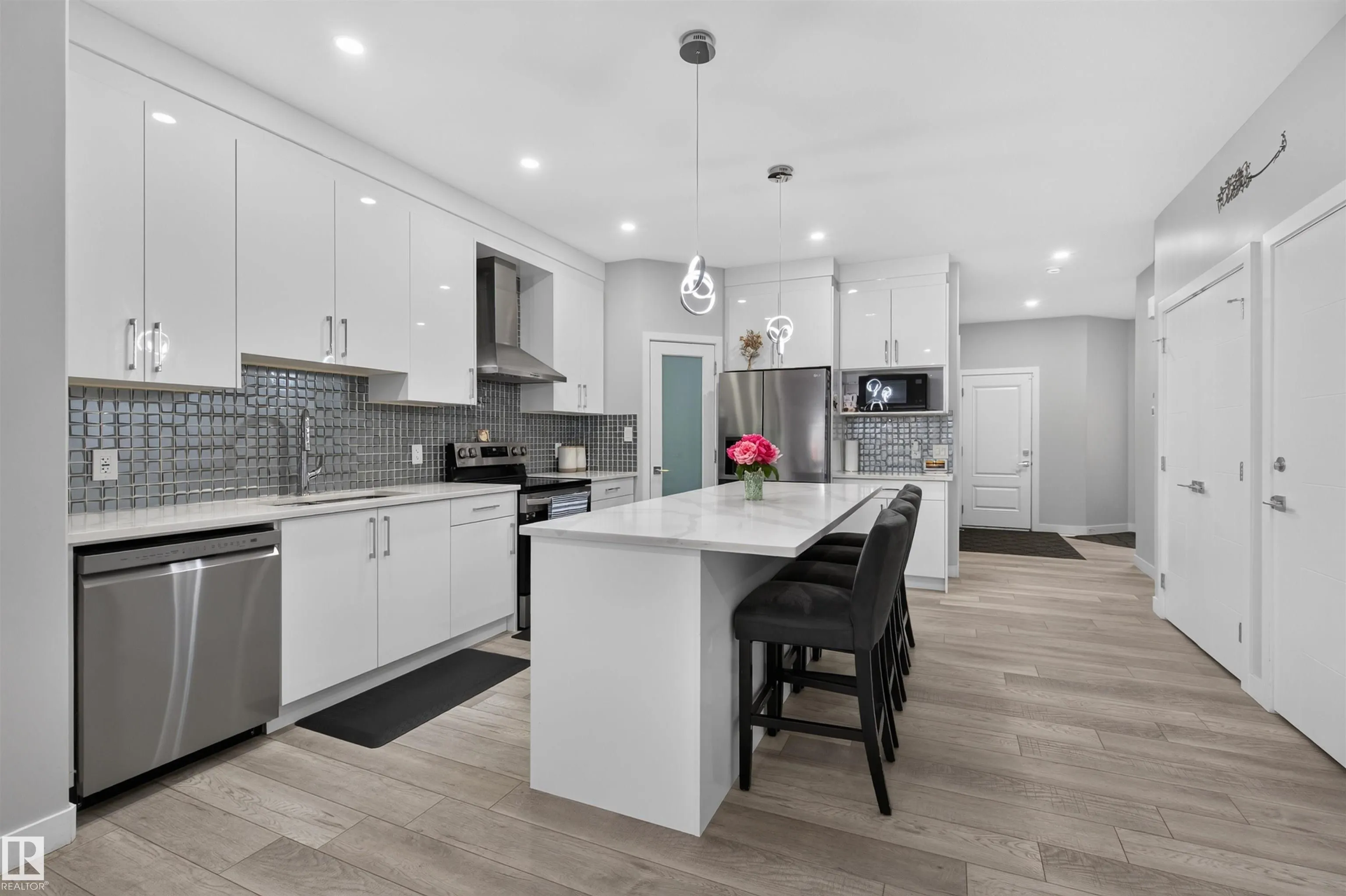 452 ROBERTS Crescent