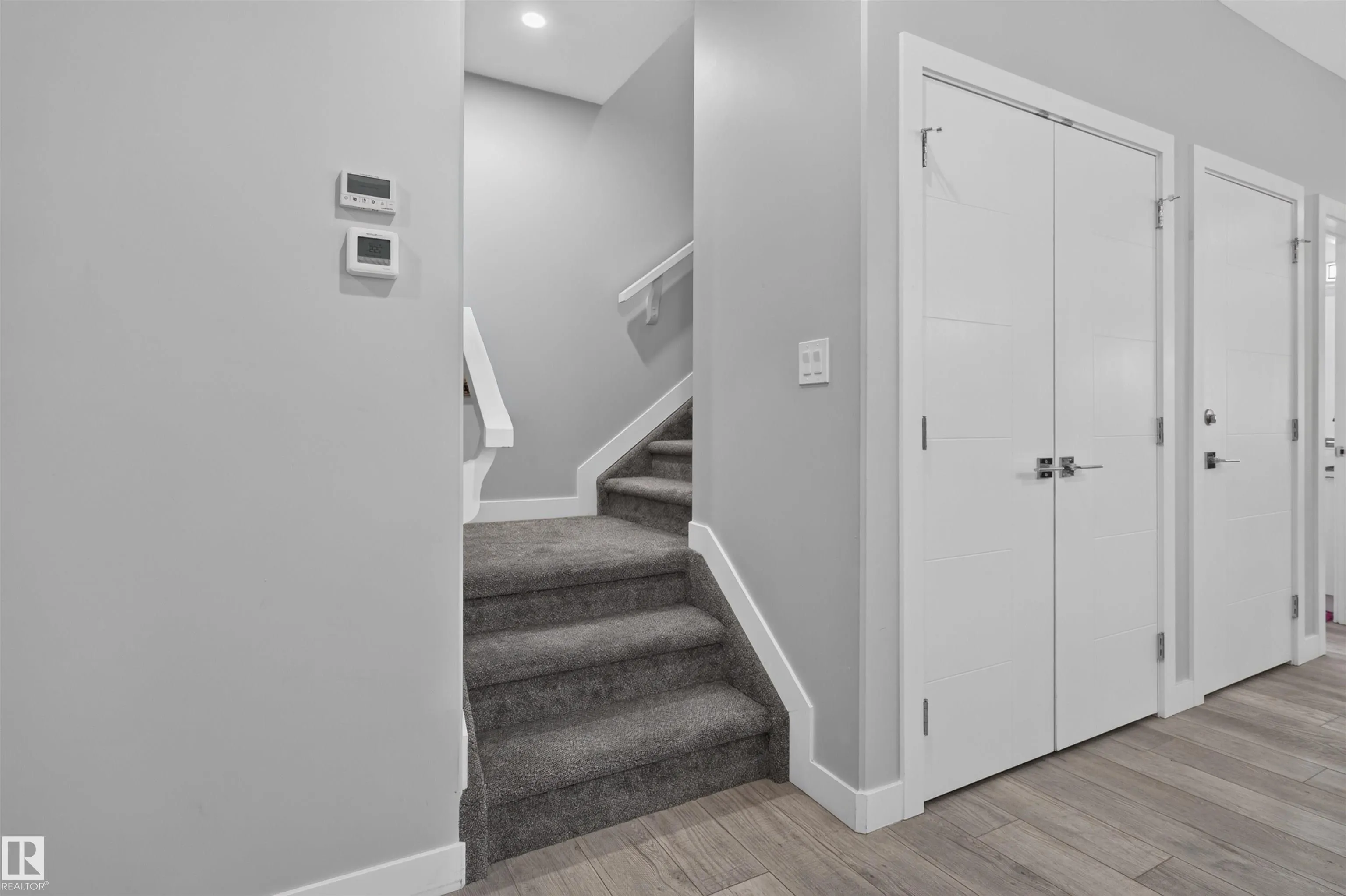452 ROBERTS Crescent