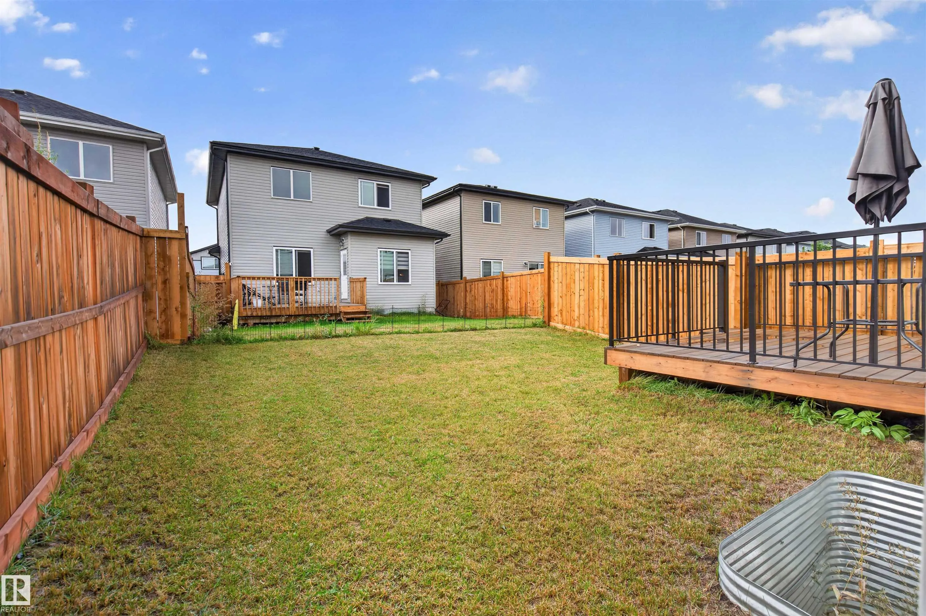 452 ROBERTS Crescent