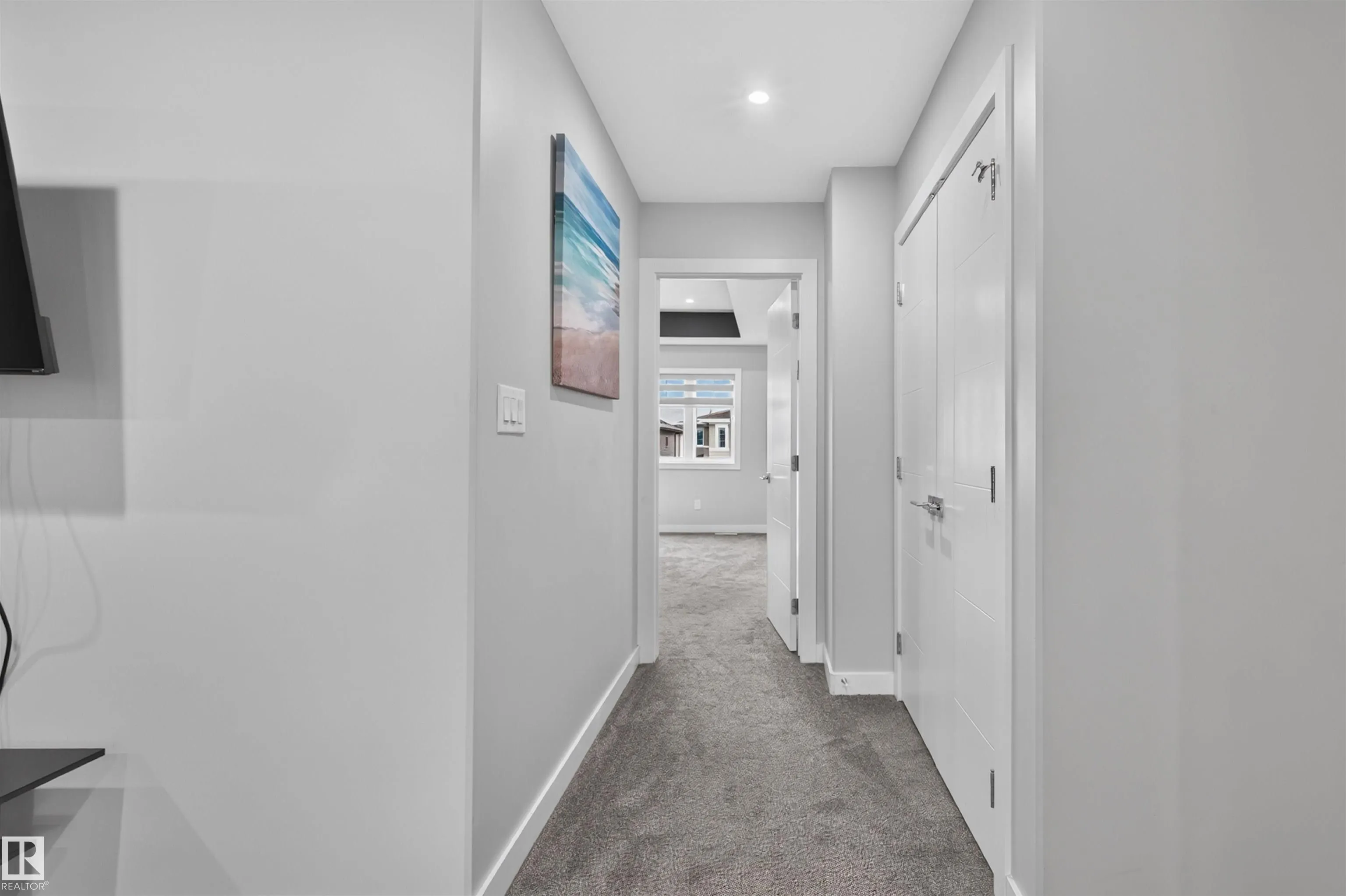 452 ROBERTS Crescent