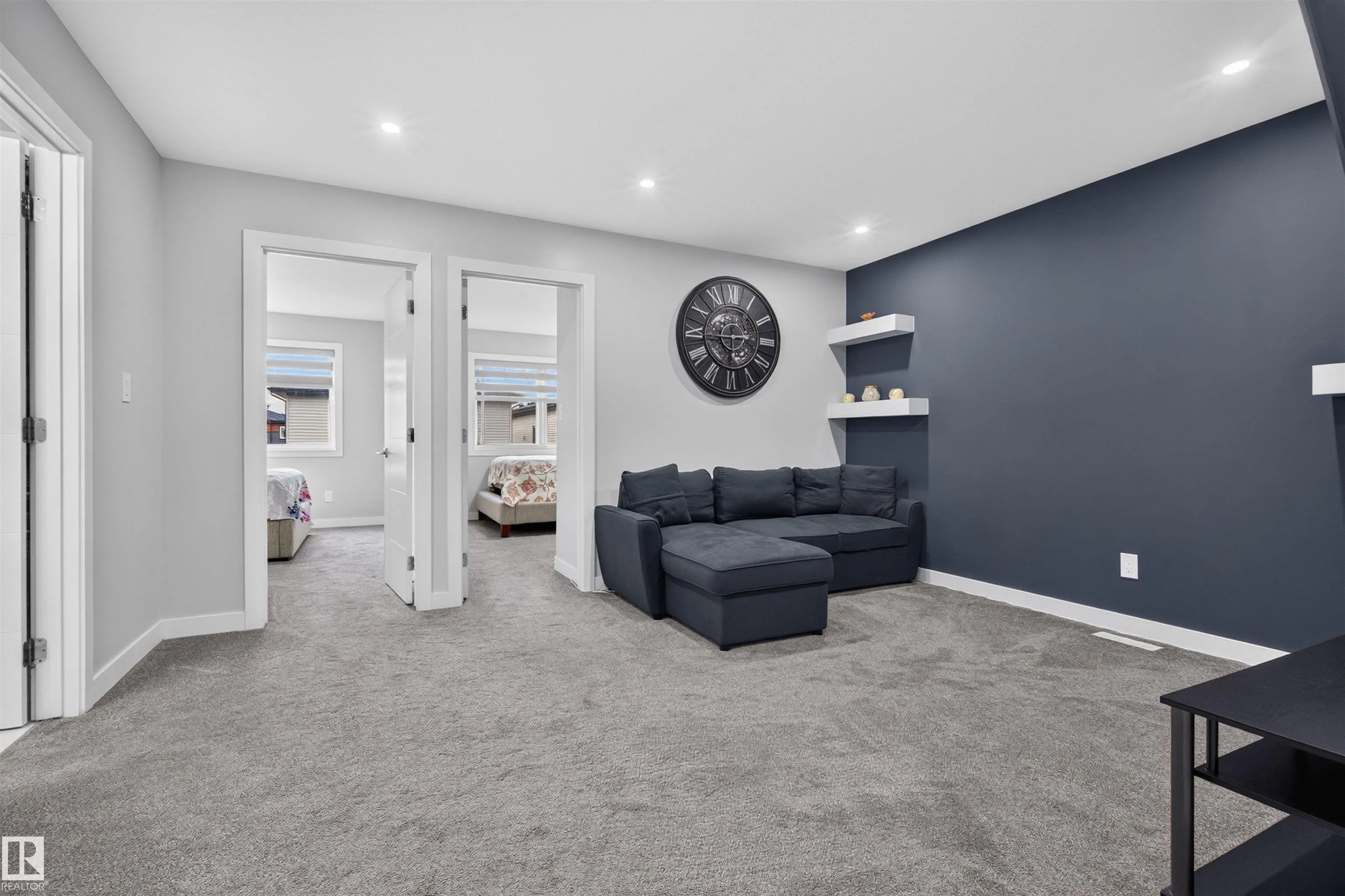 452 ROBERTS Crescent