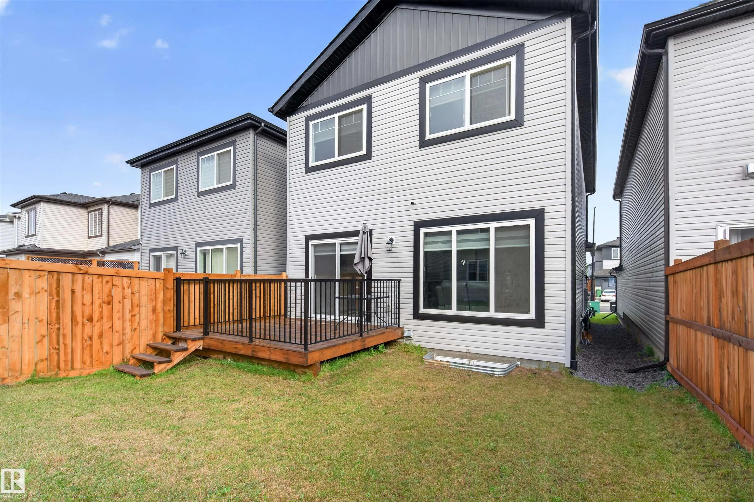 452 ROBERTS Crescent