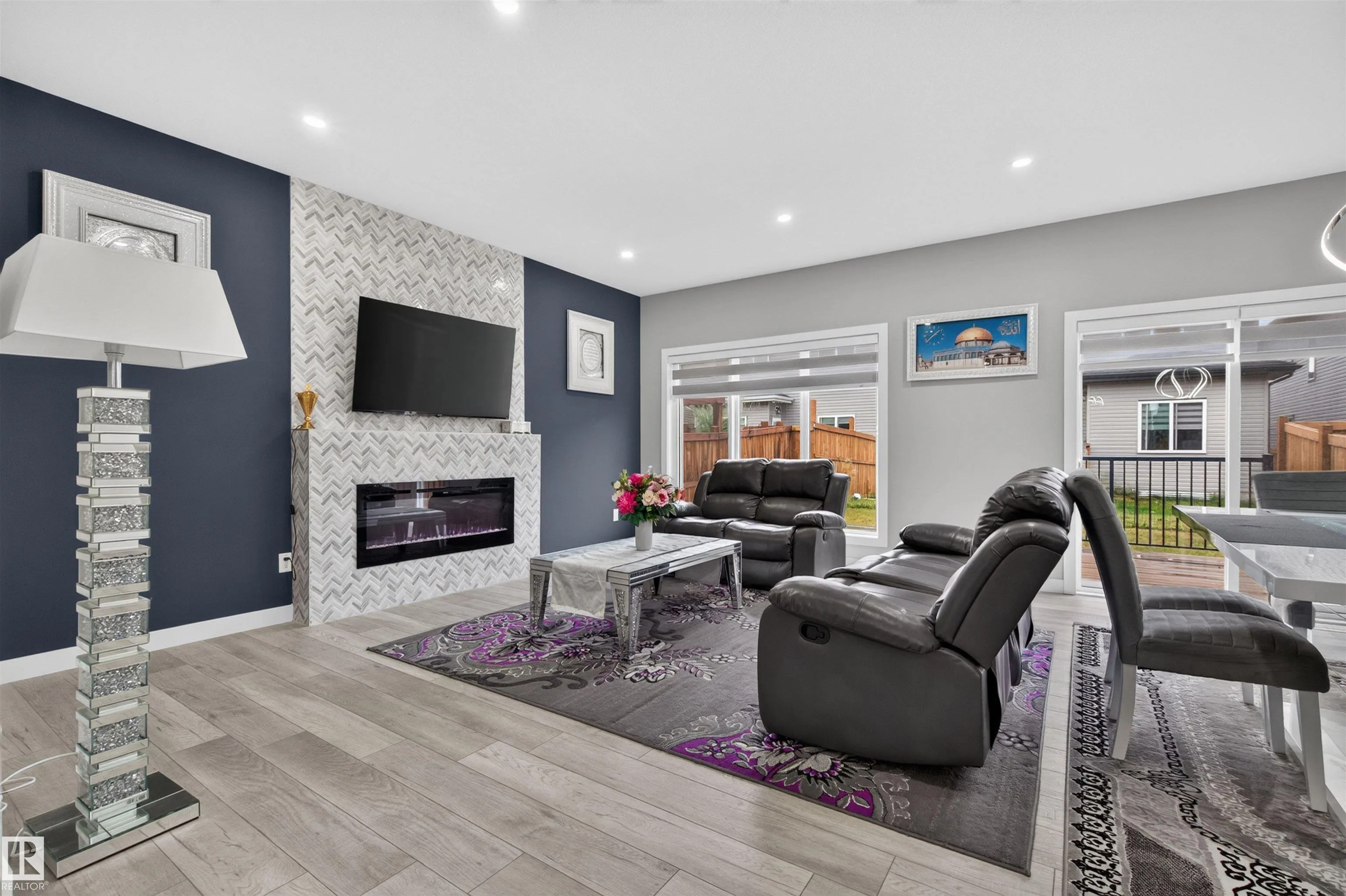 452 ROBERTS Crescent