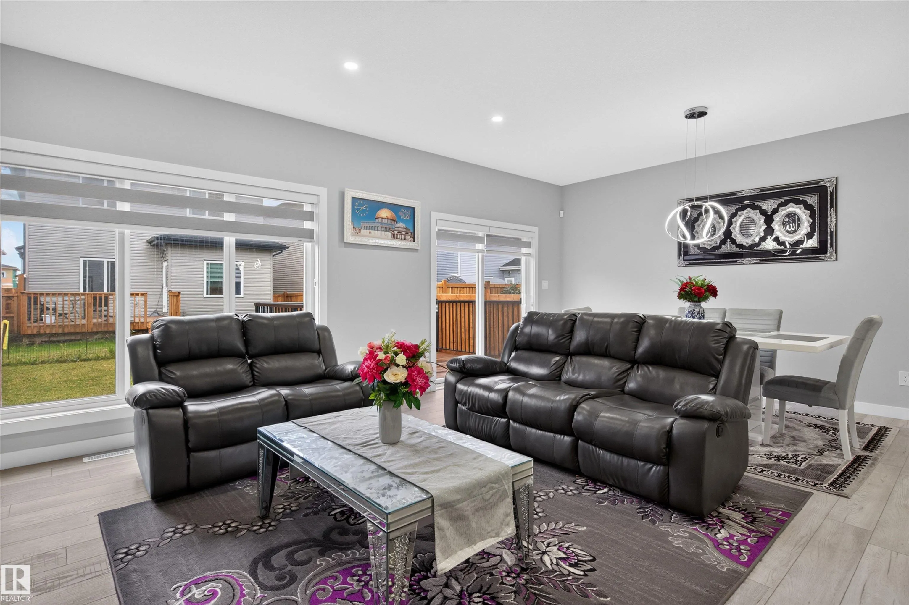 452 ROBERTS Crescent