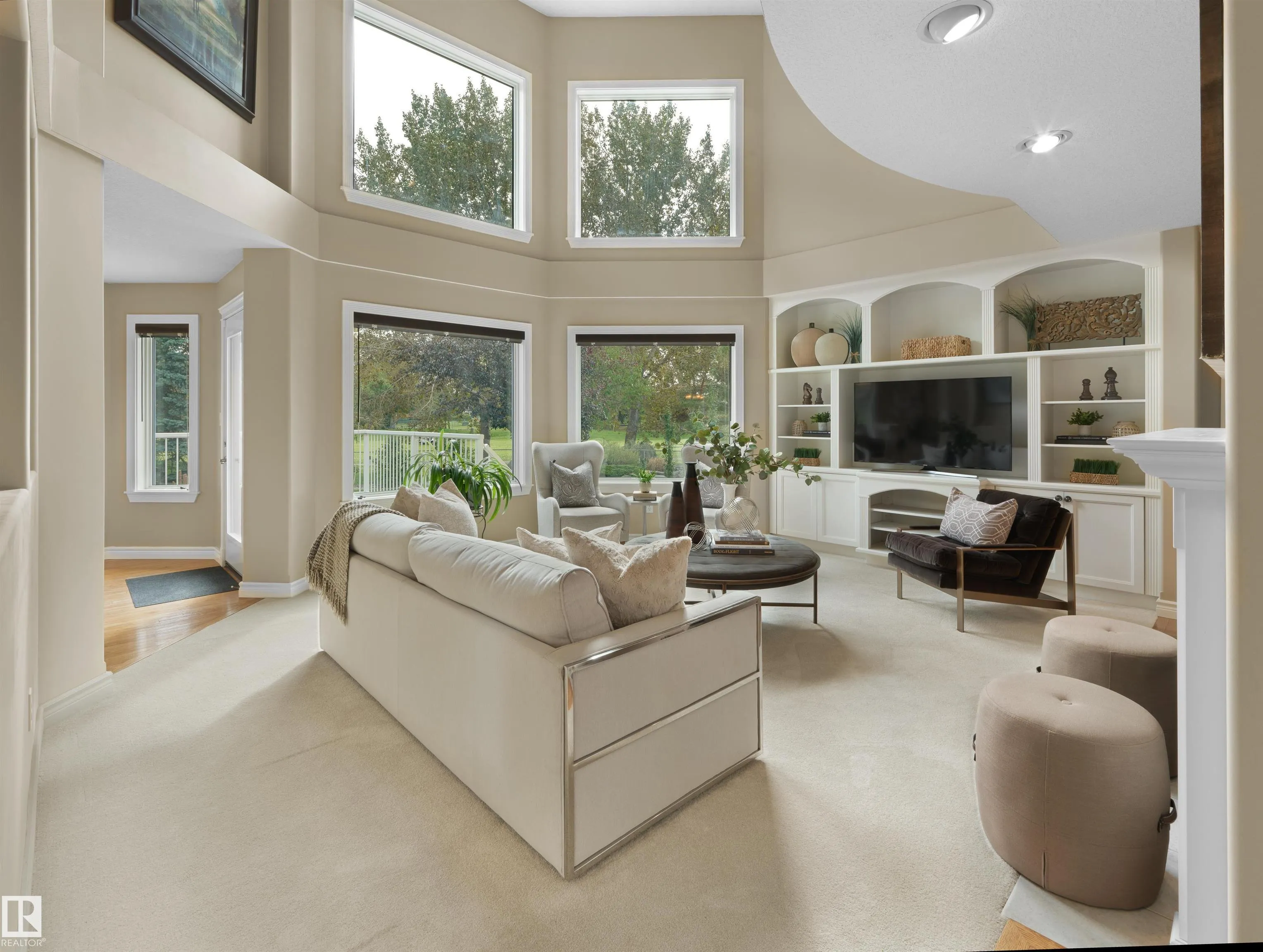 915 PICARD Drive
