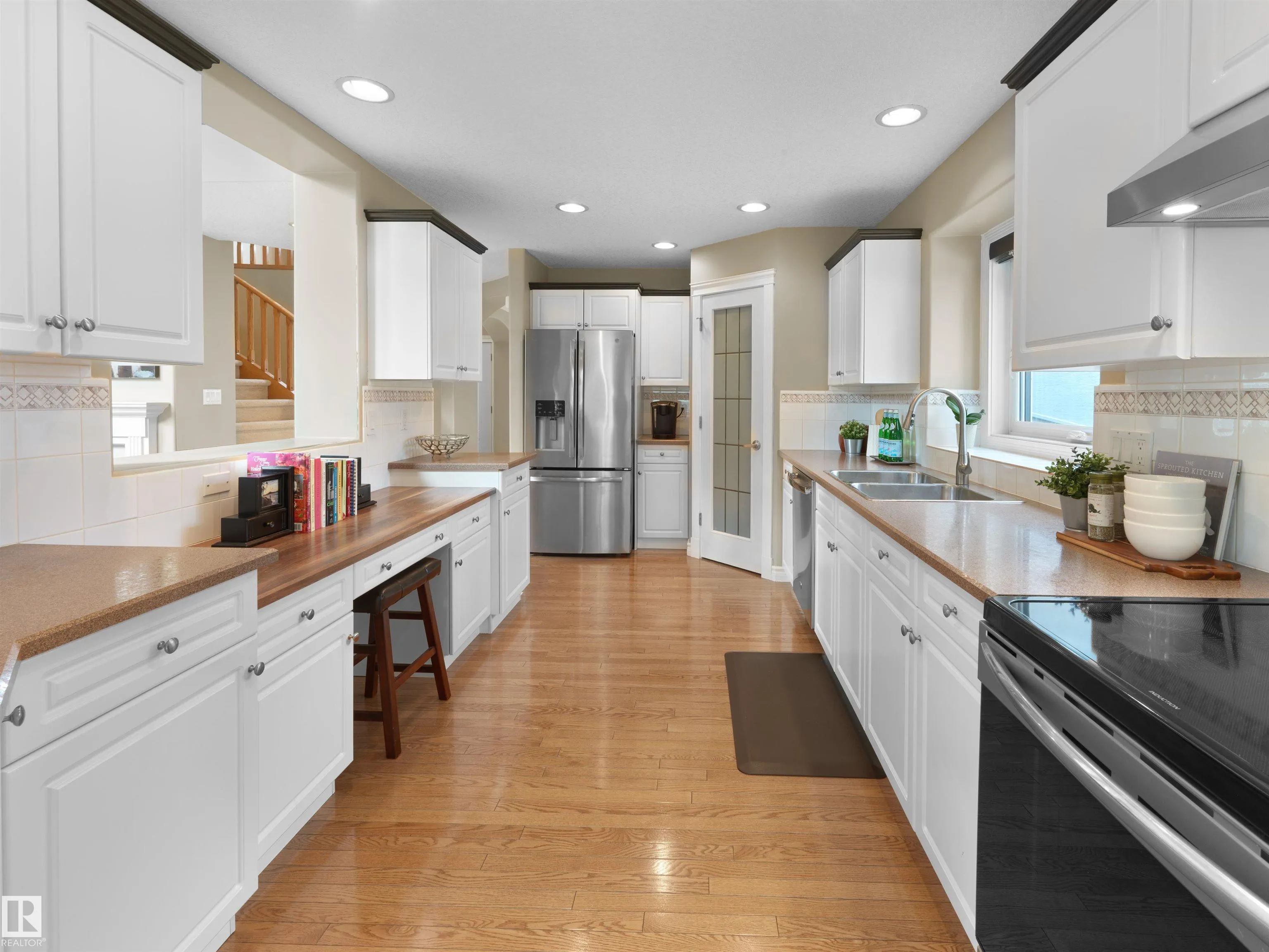 915 PICARD Drive