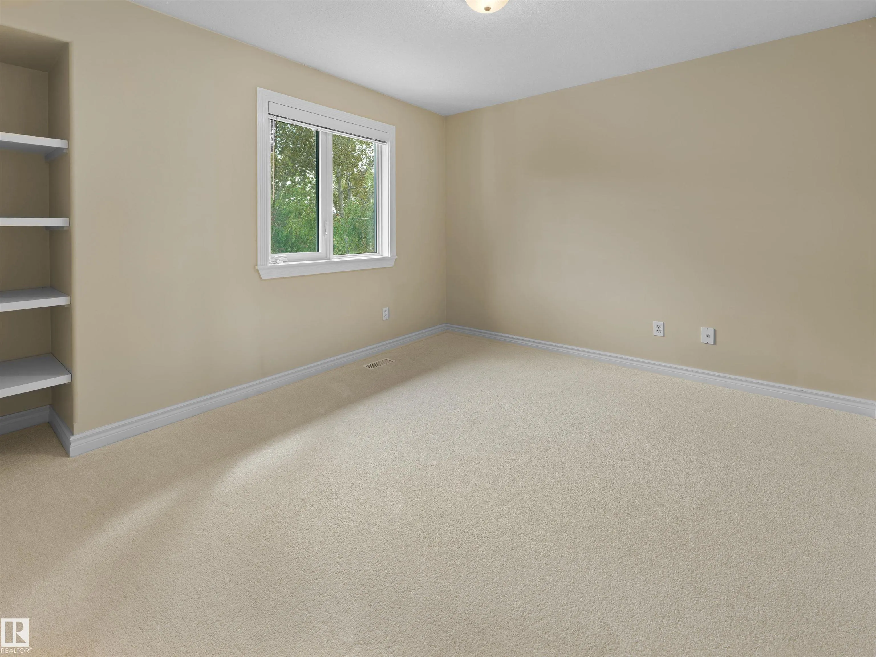 915 PICARD Drive