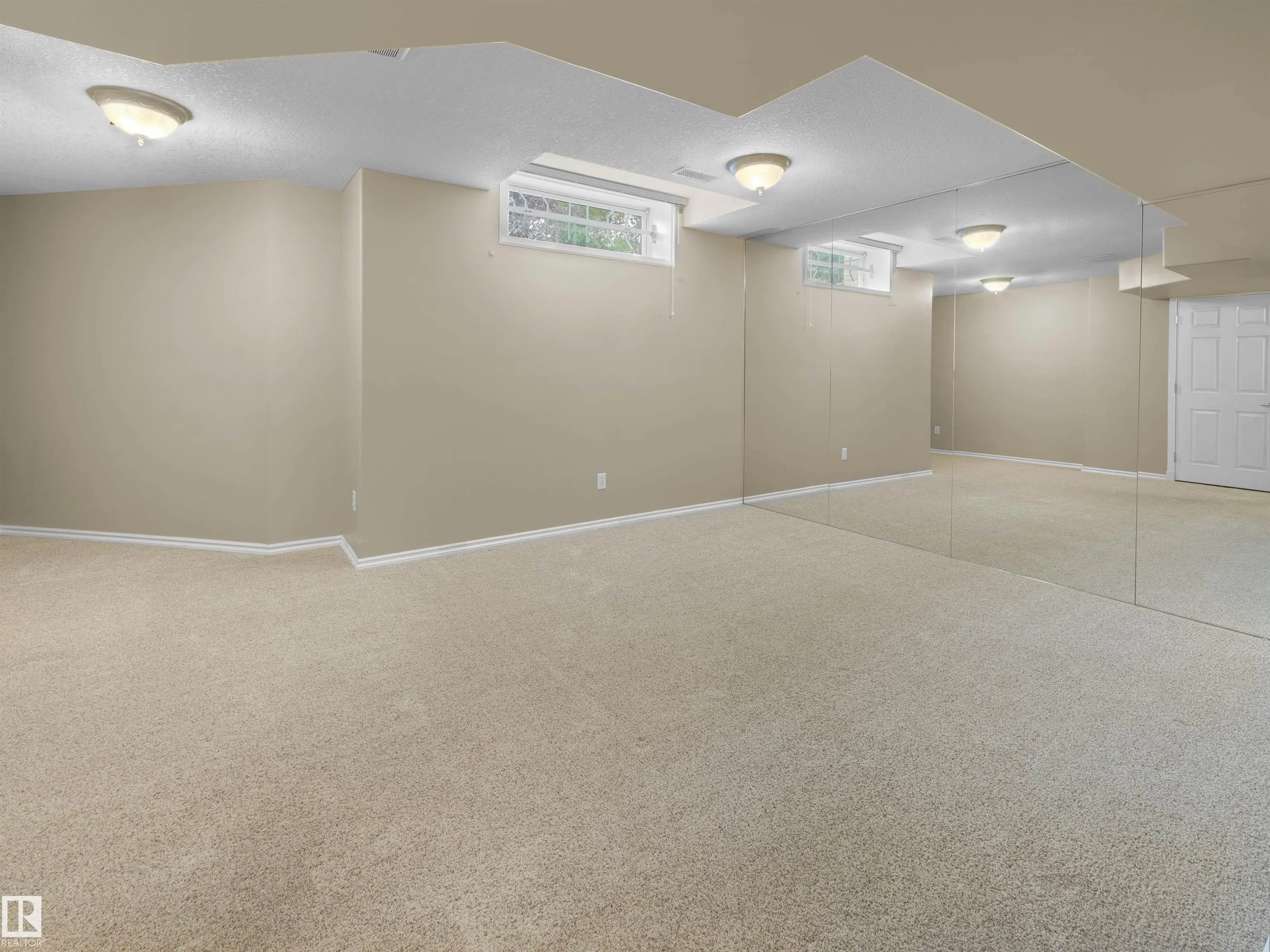 915 PICARD Drive