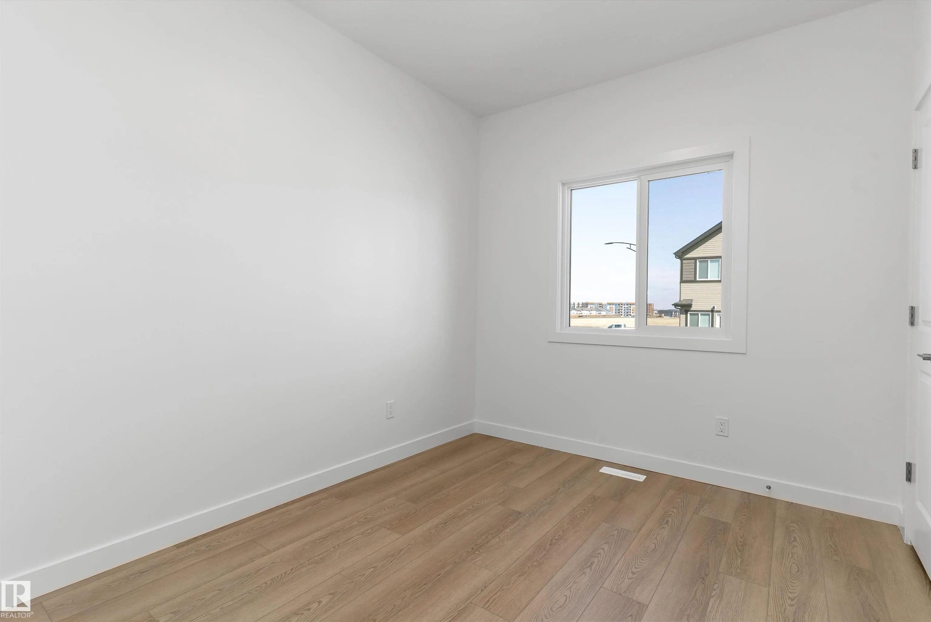 1060 14 Avenue