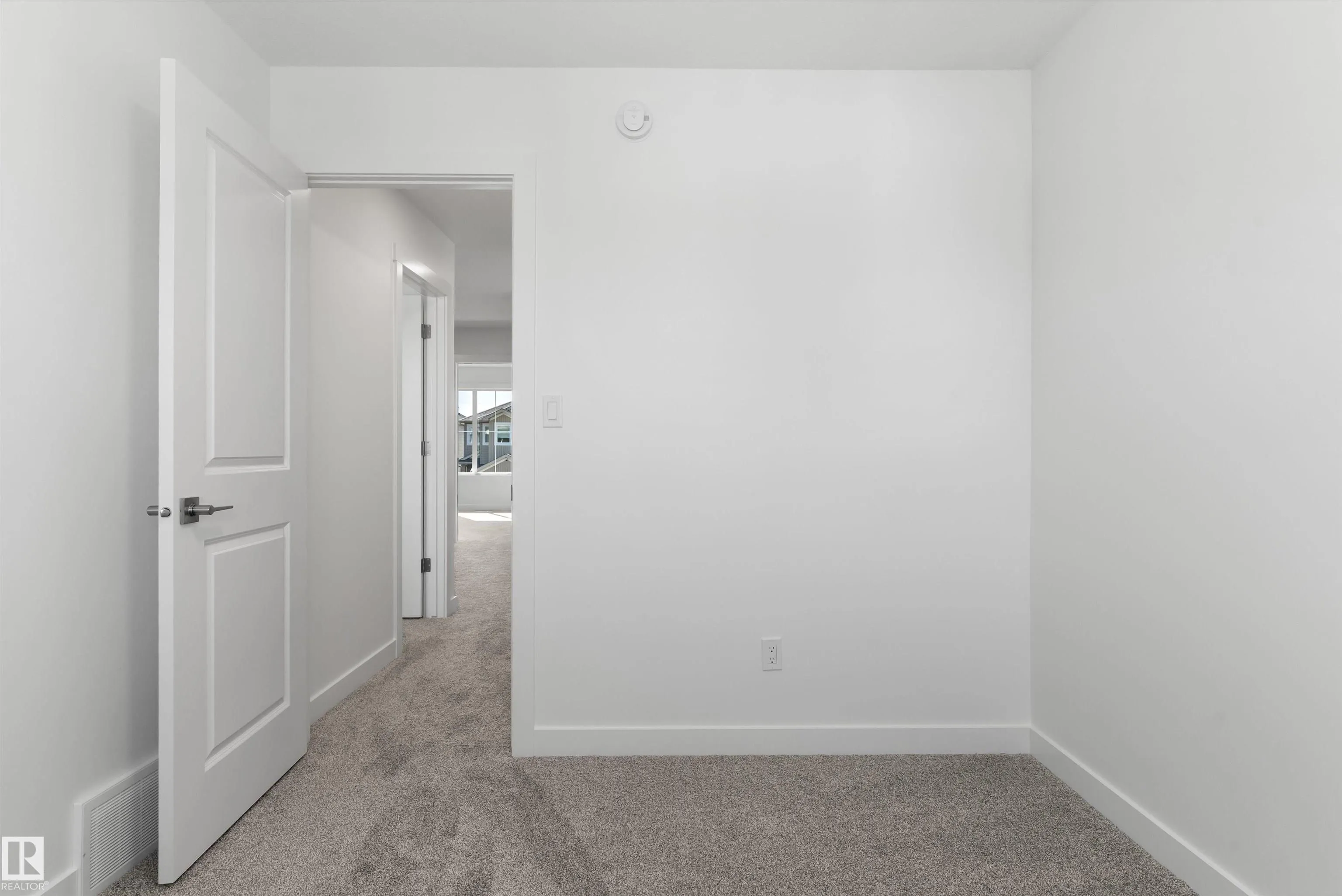 1060 14 Avenue