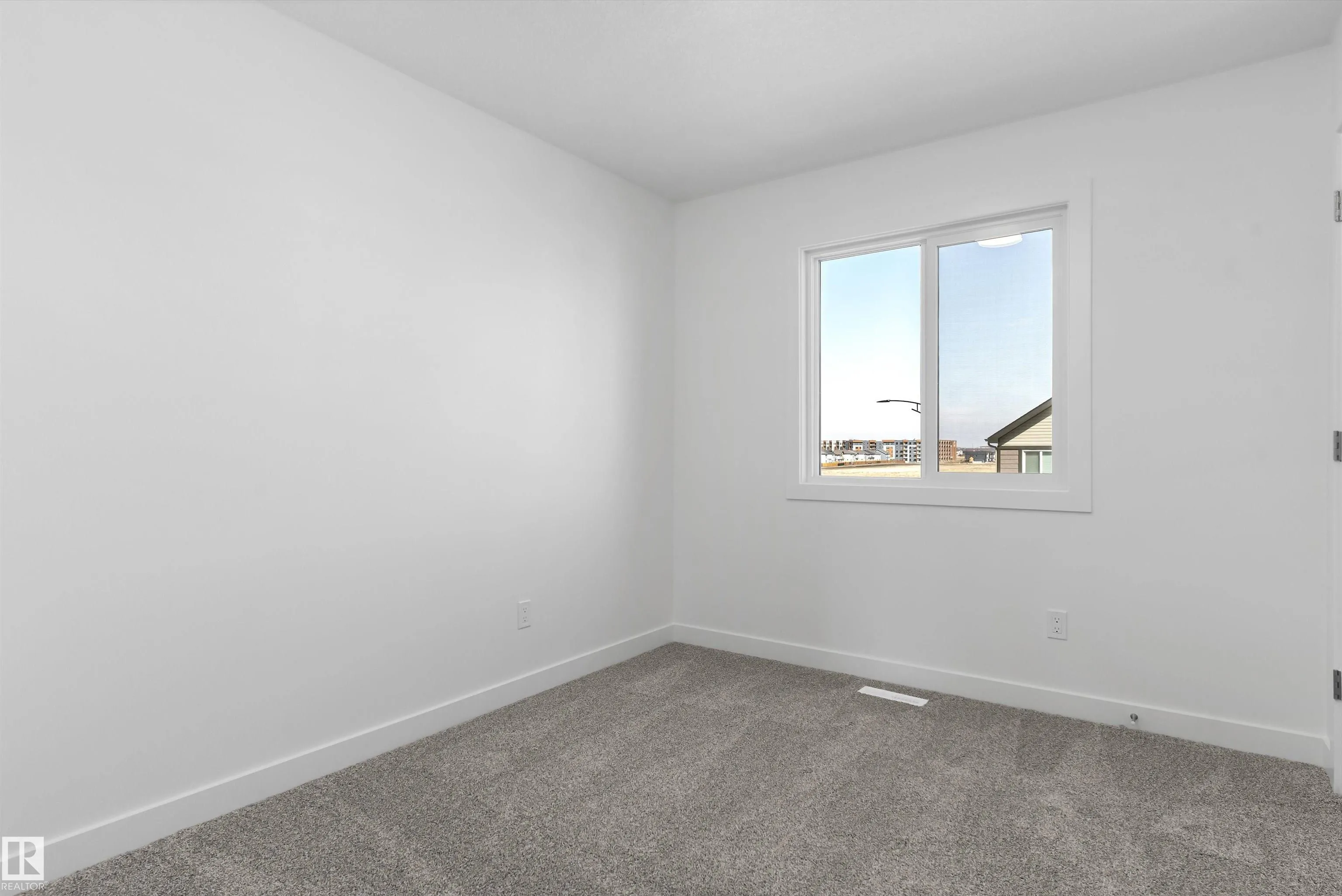 1060 14 Avenue
