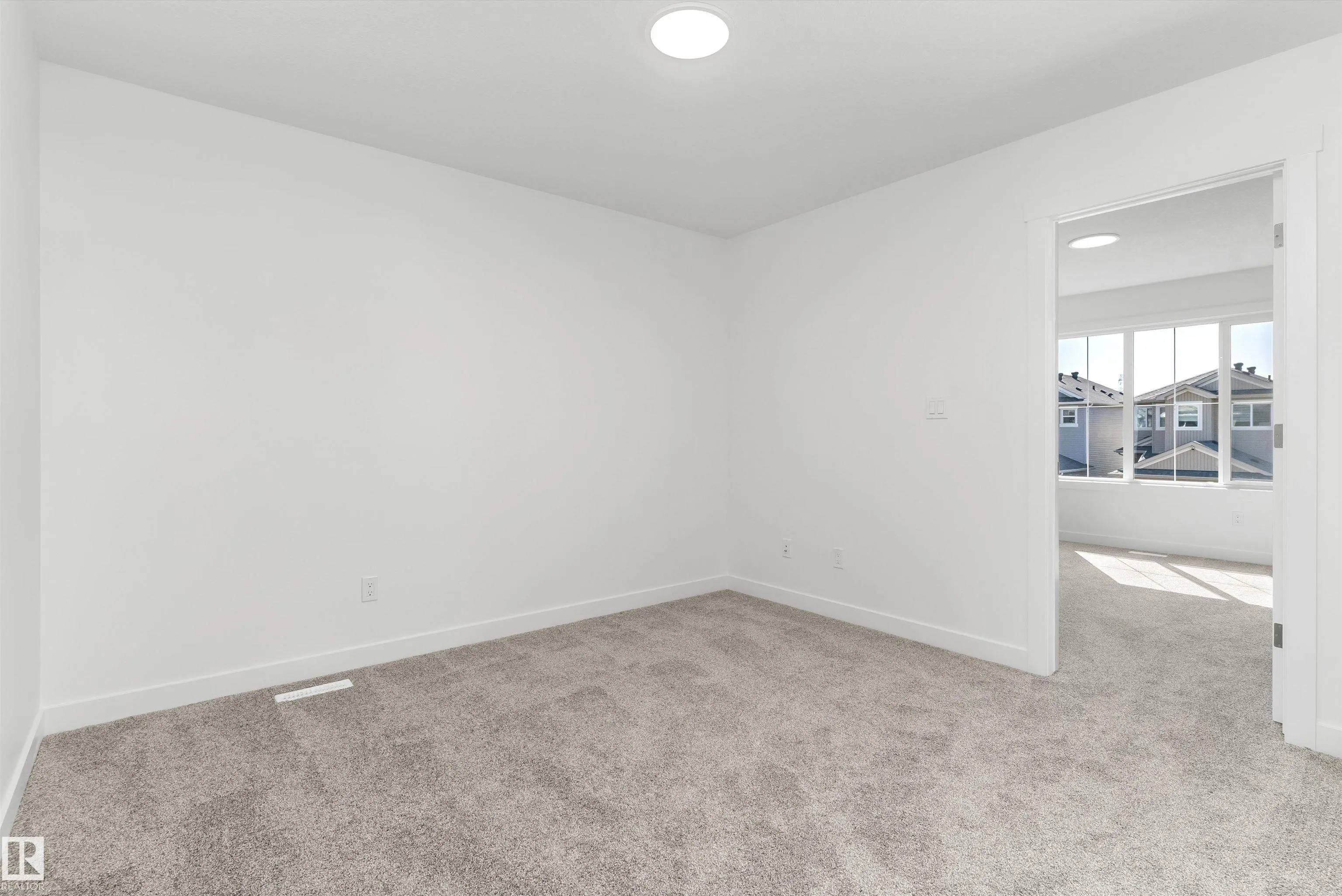 1060 14 Avenue