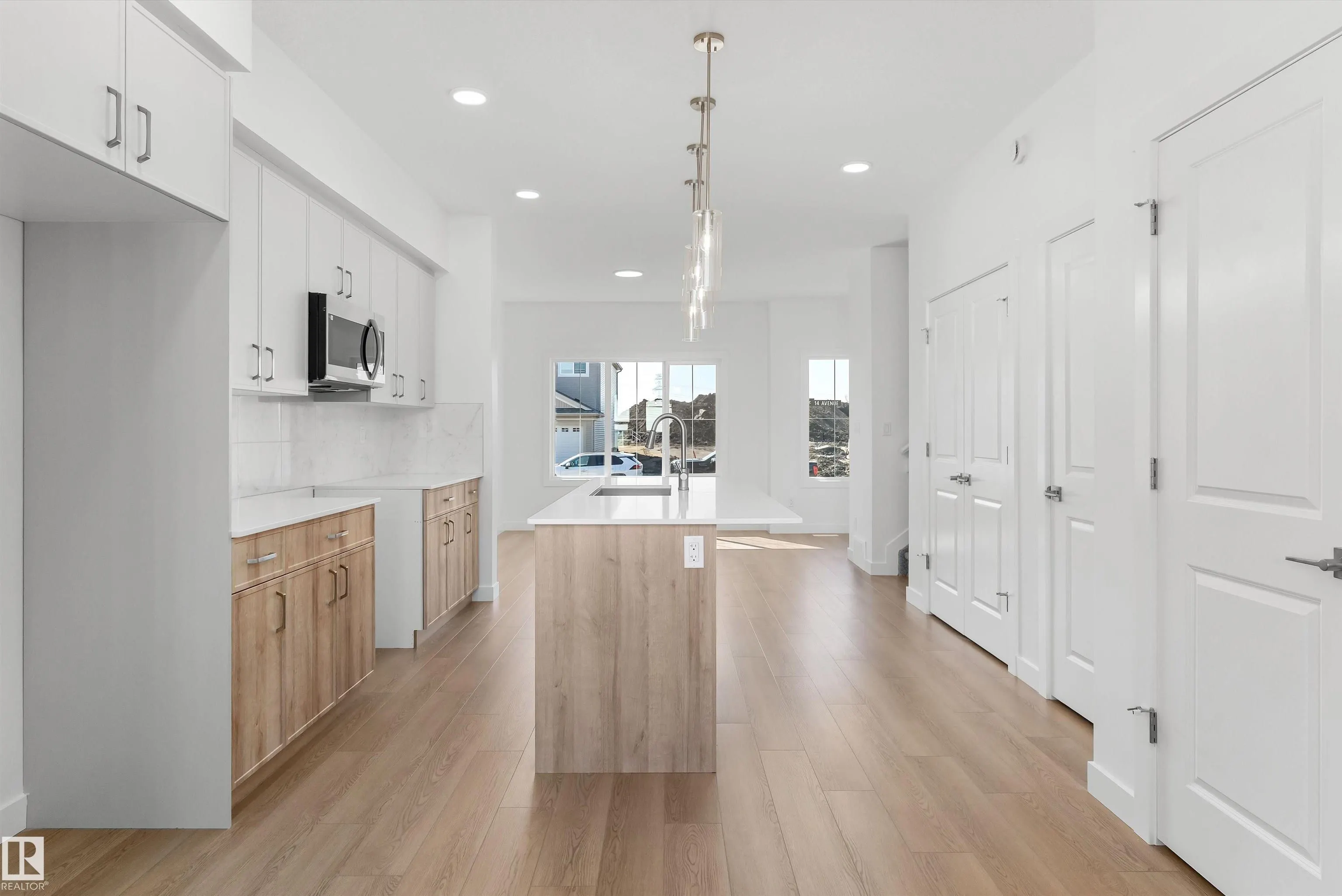 1060 14 Avenue
