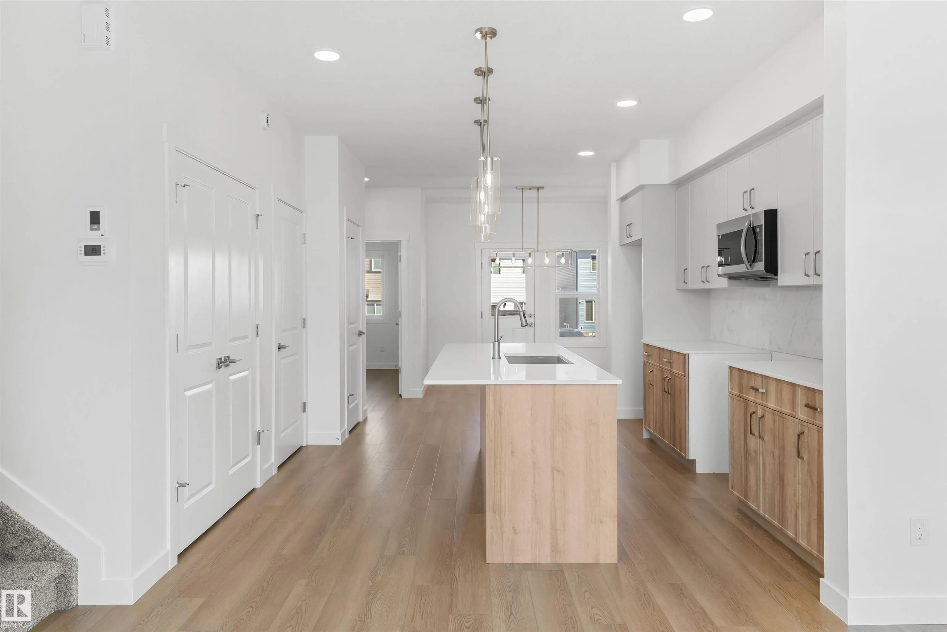 1060 14 Avenue