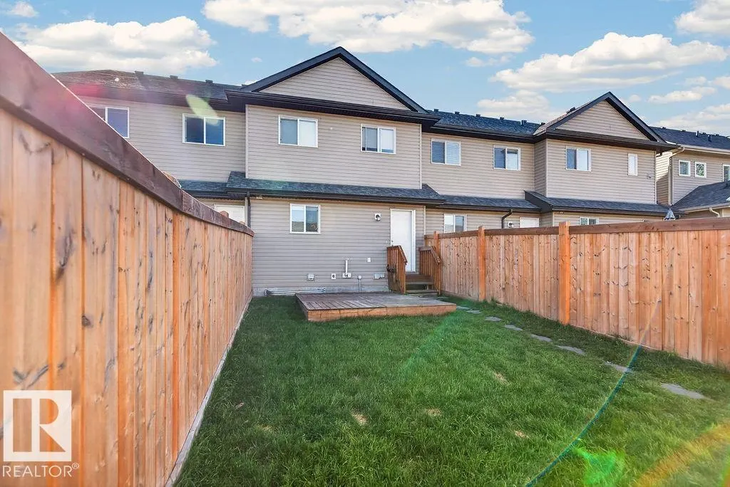 12 MEADOWLAND Crescent