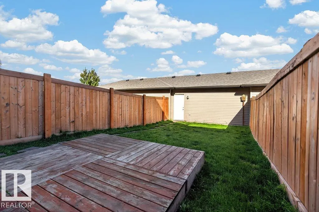 12 MEADOWLAND Crescent