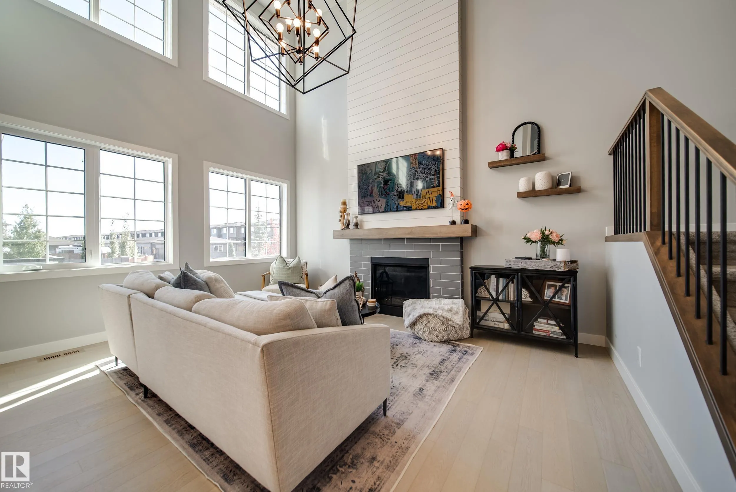 6843 KNOX Loop
