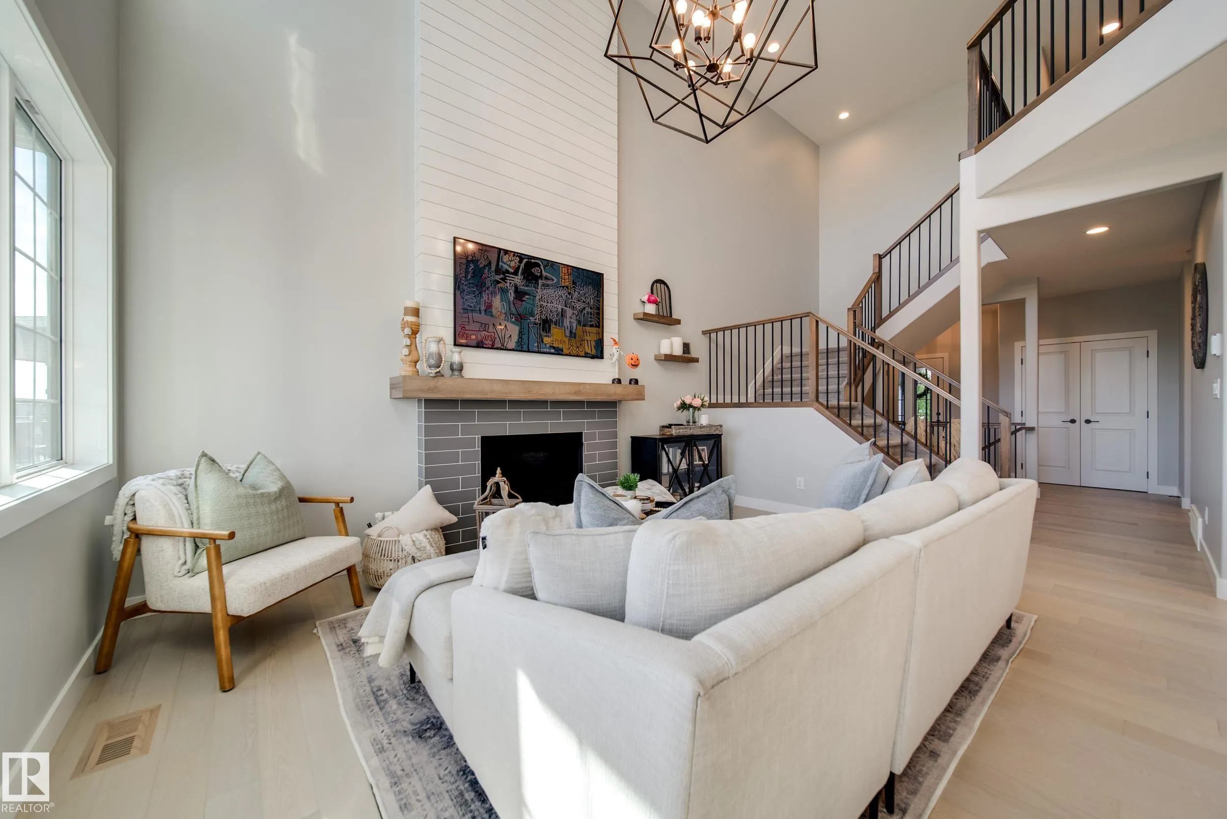 6843 KNOX Loop