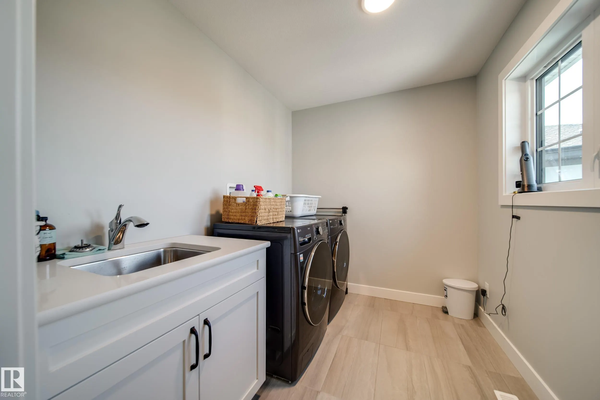 6843 KNOX Loop